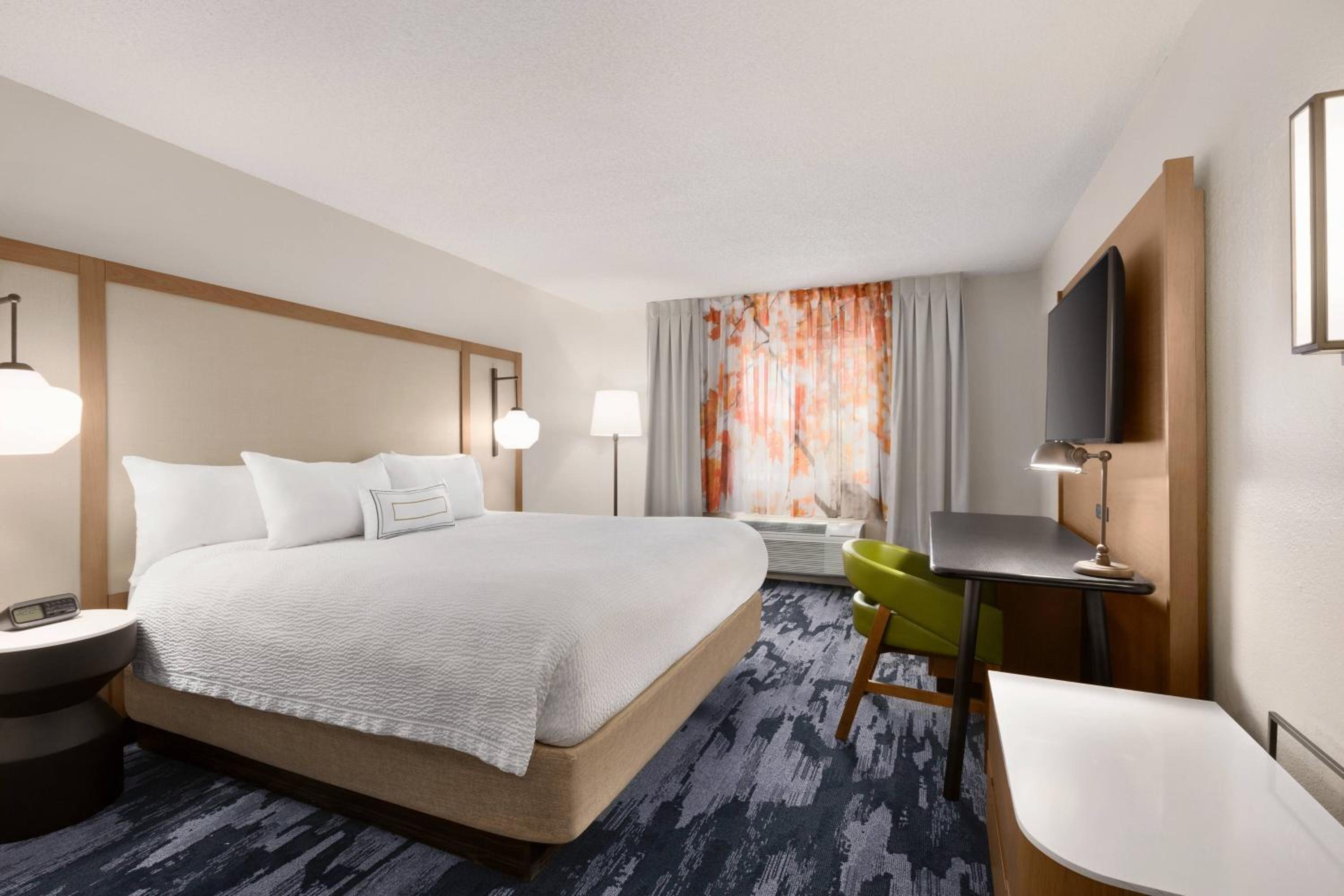 King Room with Roll-In Shower - Mobility Access/Hearing Accessible