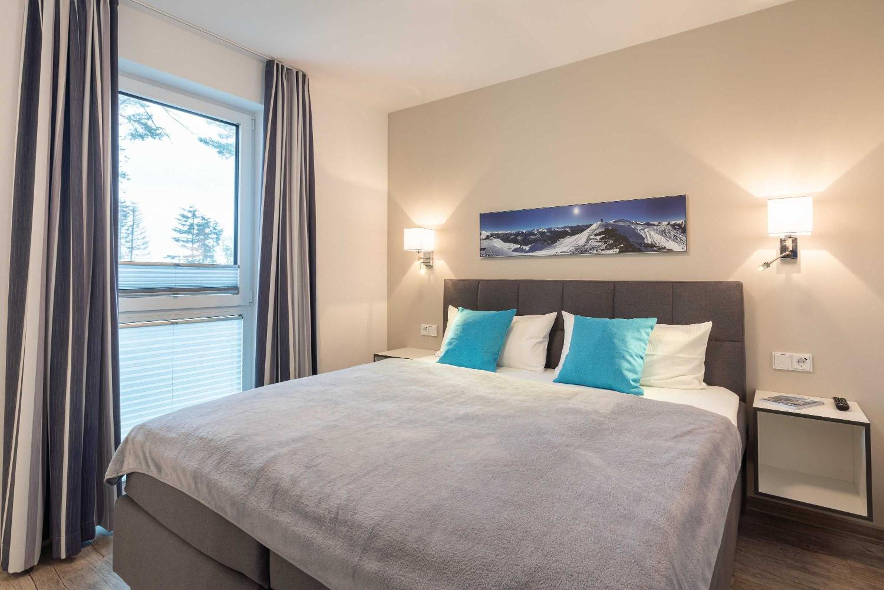 Three-Bedroom Apartment with Balcony photo 1