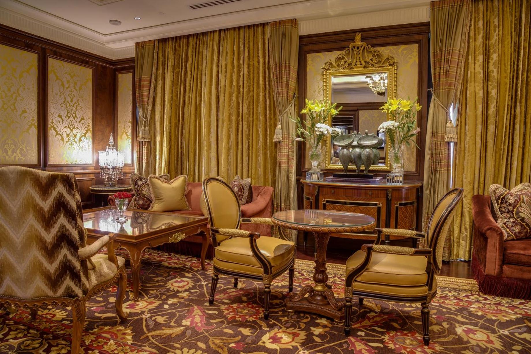 Royal Club Room with Airport Transfers & Lounge Access including cocktail hours. 2 hours guaranteed early check in and late check out - Photo 8