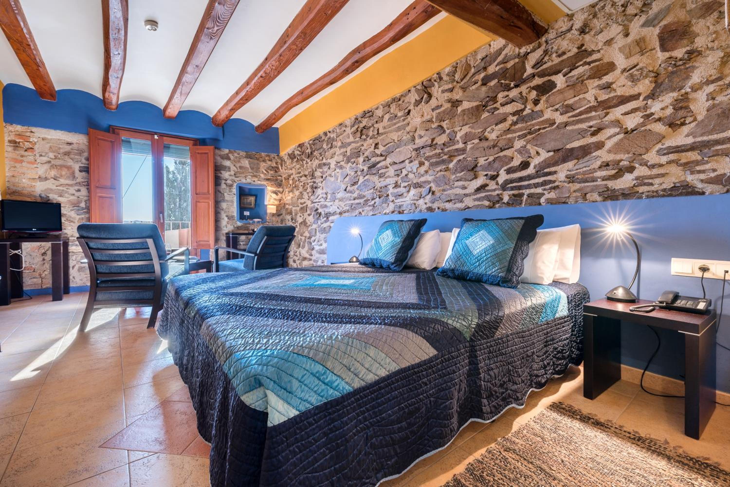 Habitación Doble o con Dos Camas con Balcón y Vista al Viñedo y al Parque Natural