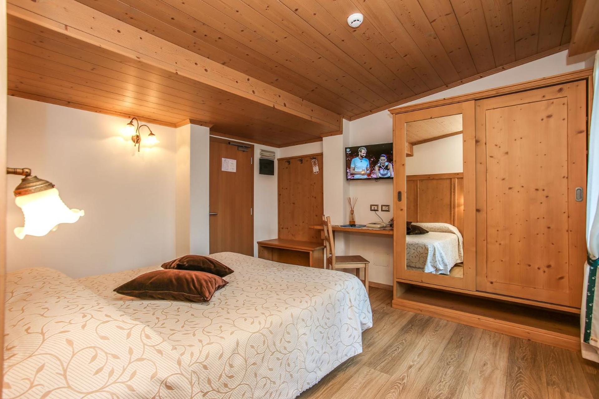 Deluxe Double Room with Balcony photo 2
