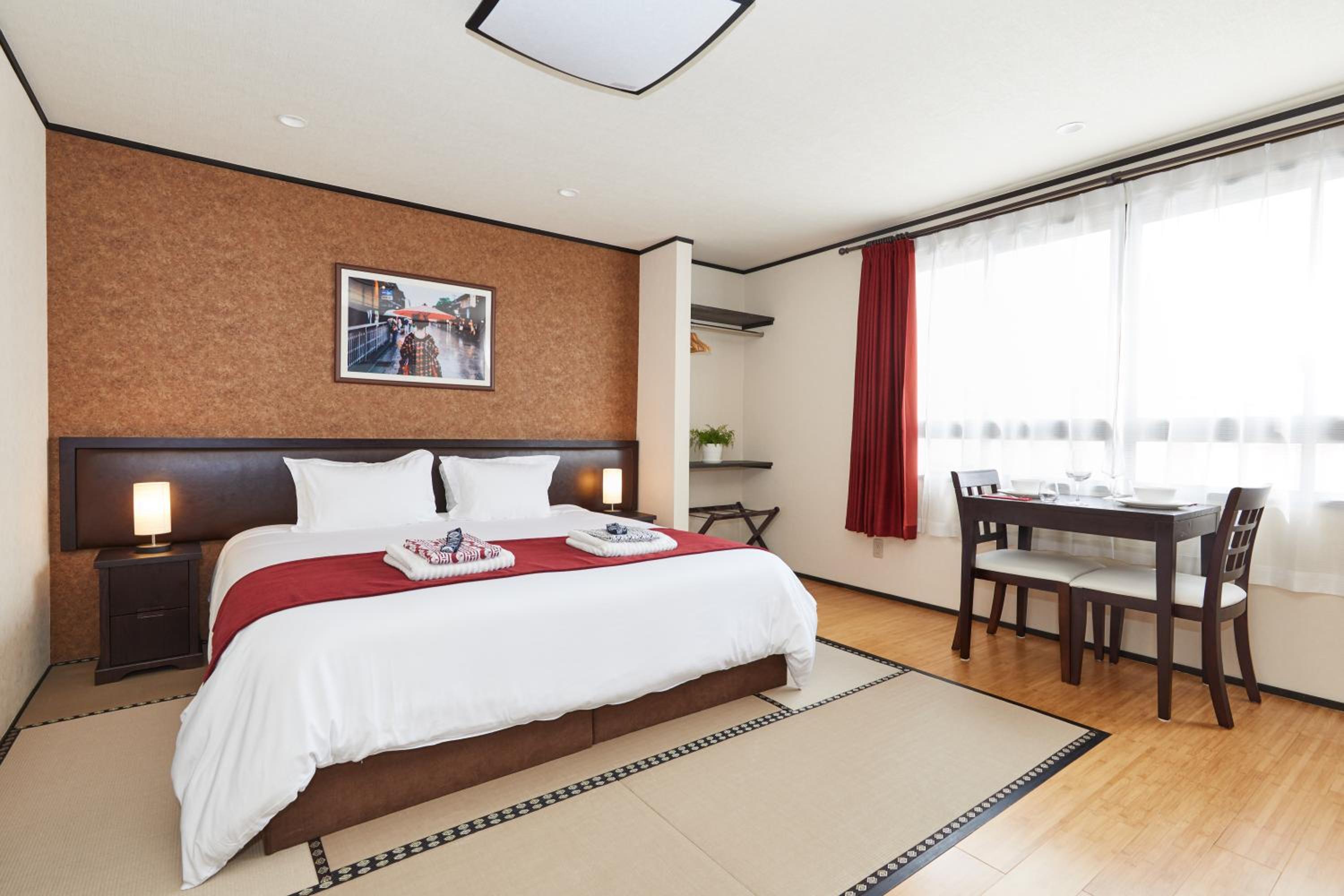 King Studio Apartment