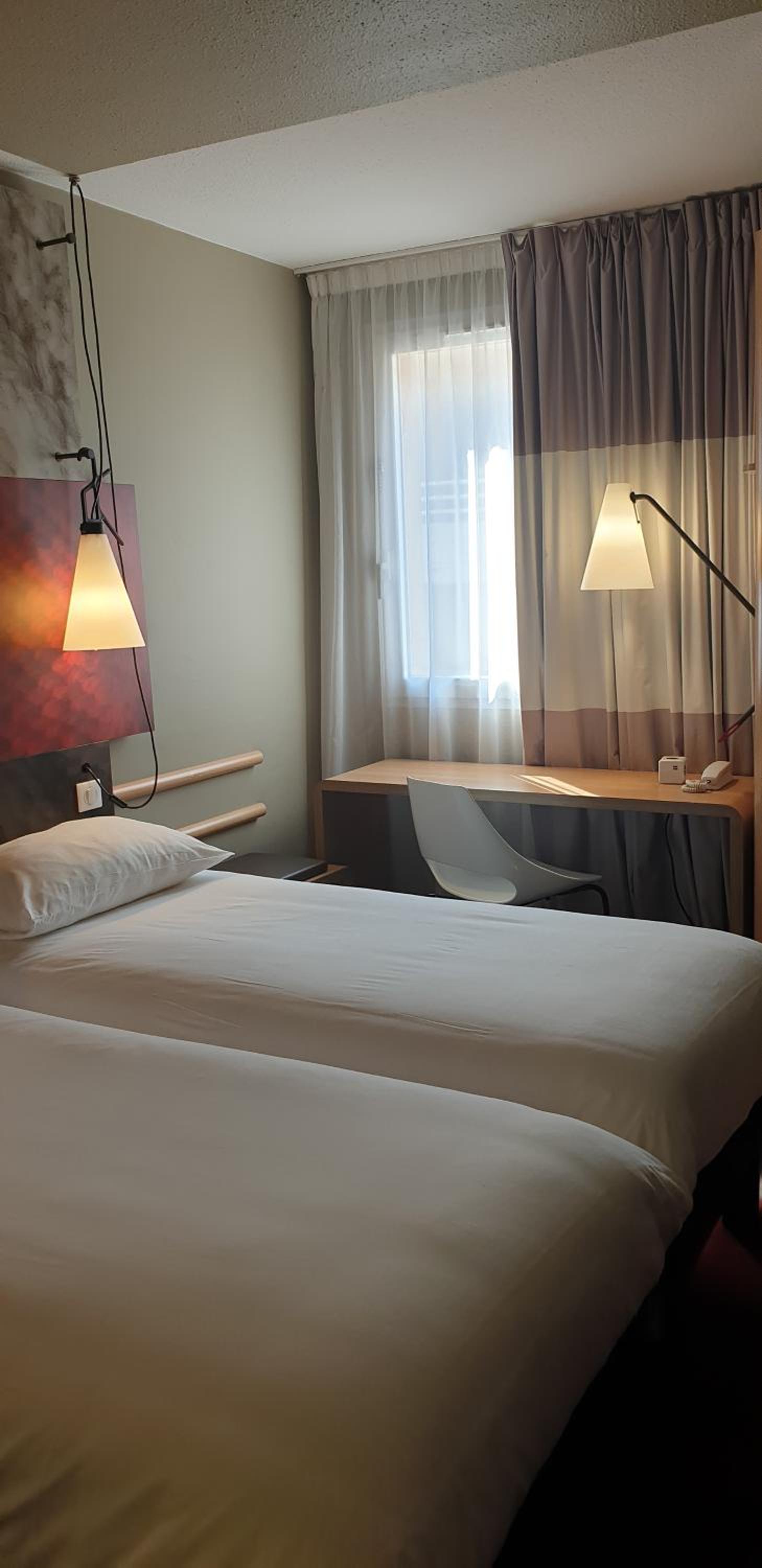 Standard Twin Room - Photo 2