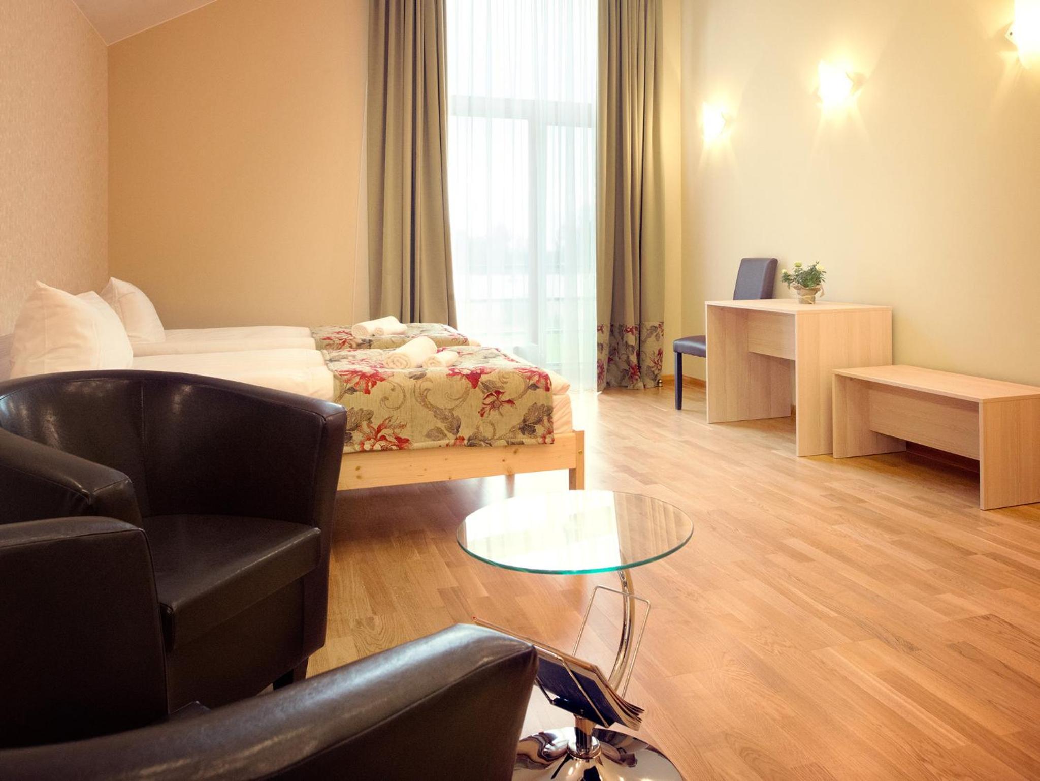 Large Twin Room photo 2