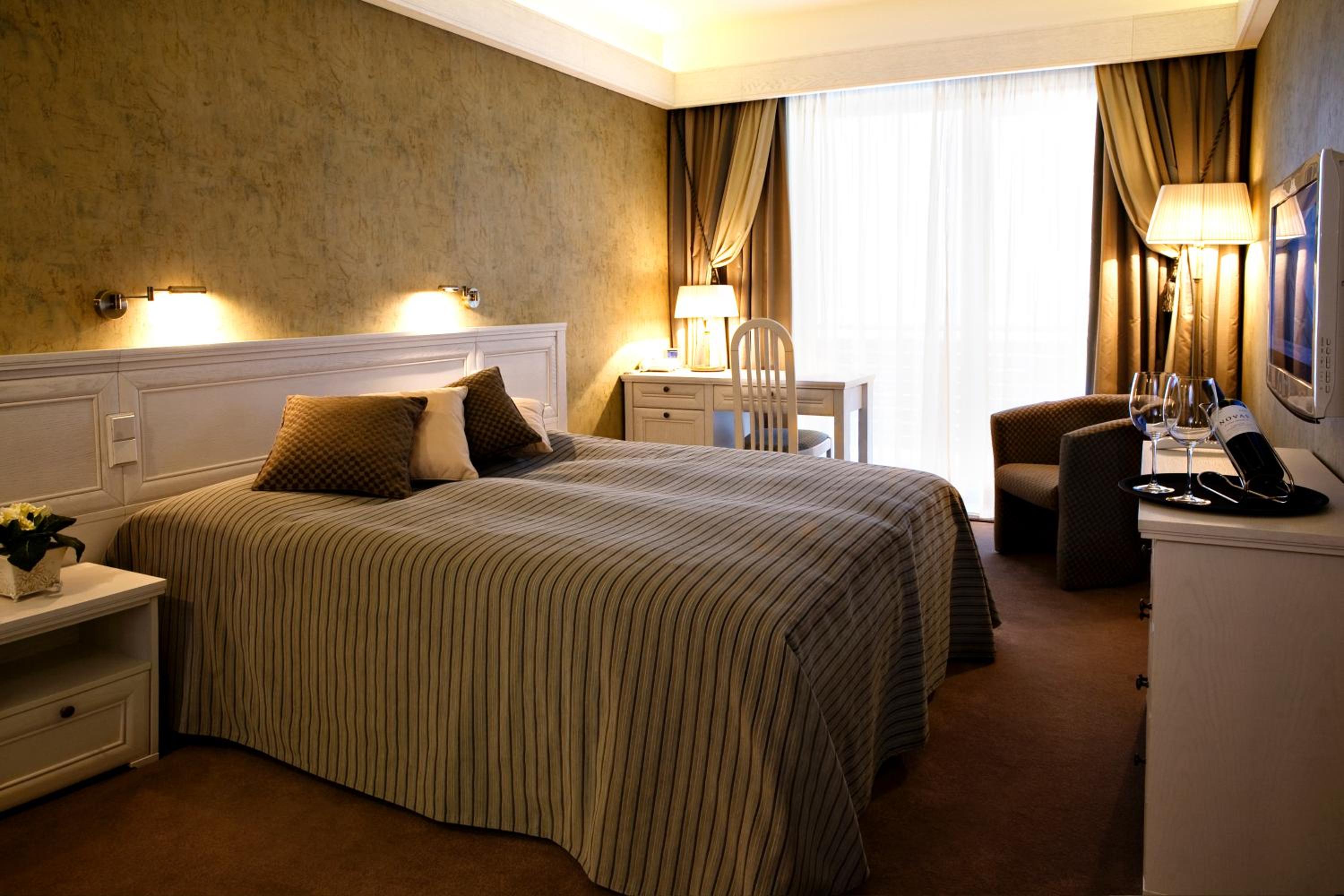 Deluxe Double or Twin Room photo 2