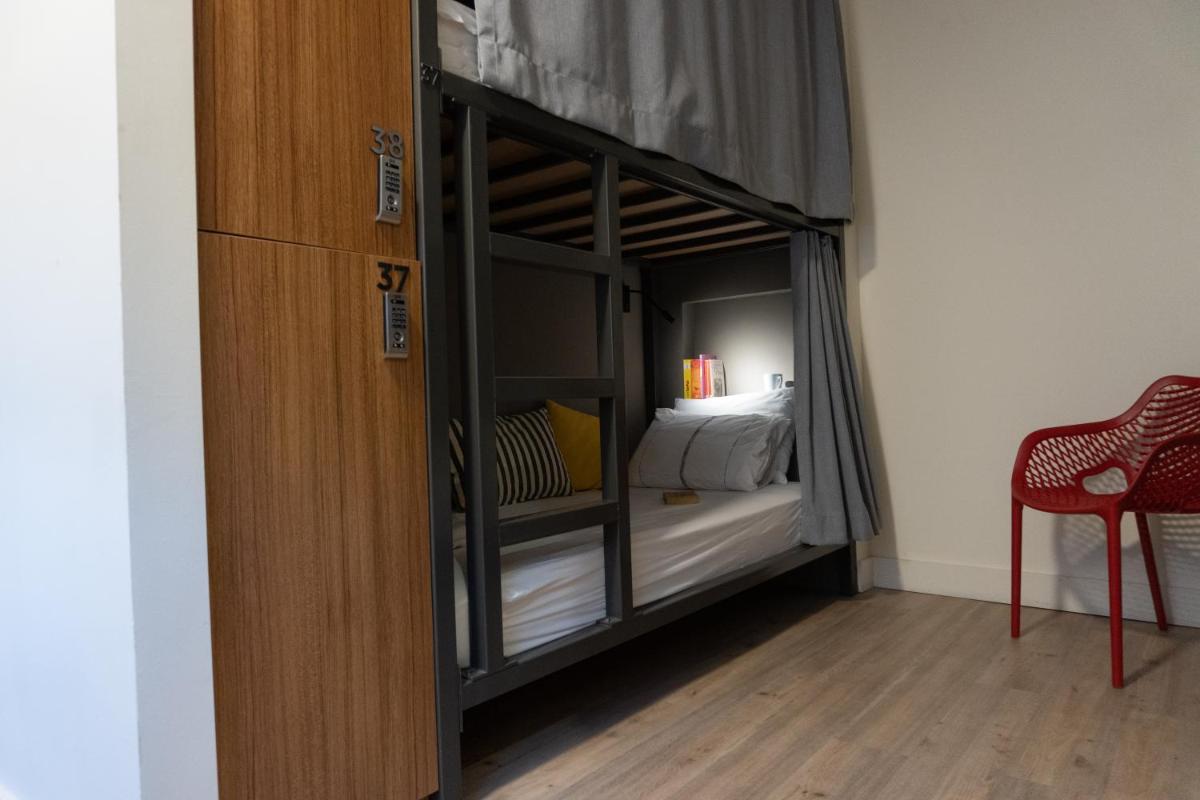 Bed in 4-Bed Female Dormitory Room photo 1