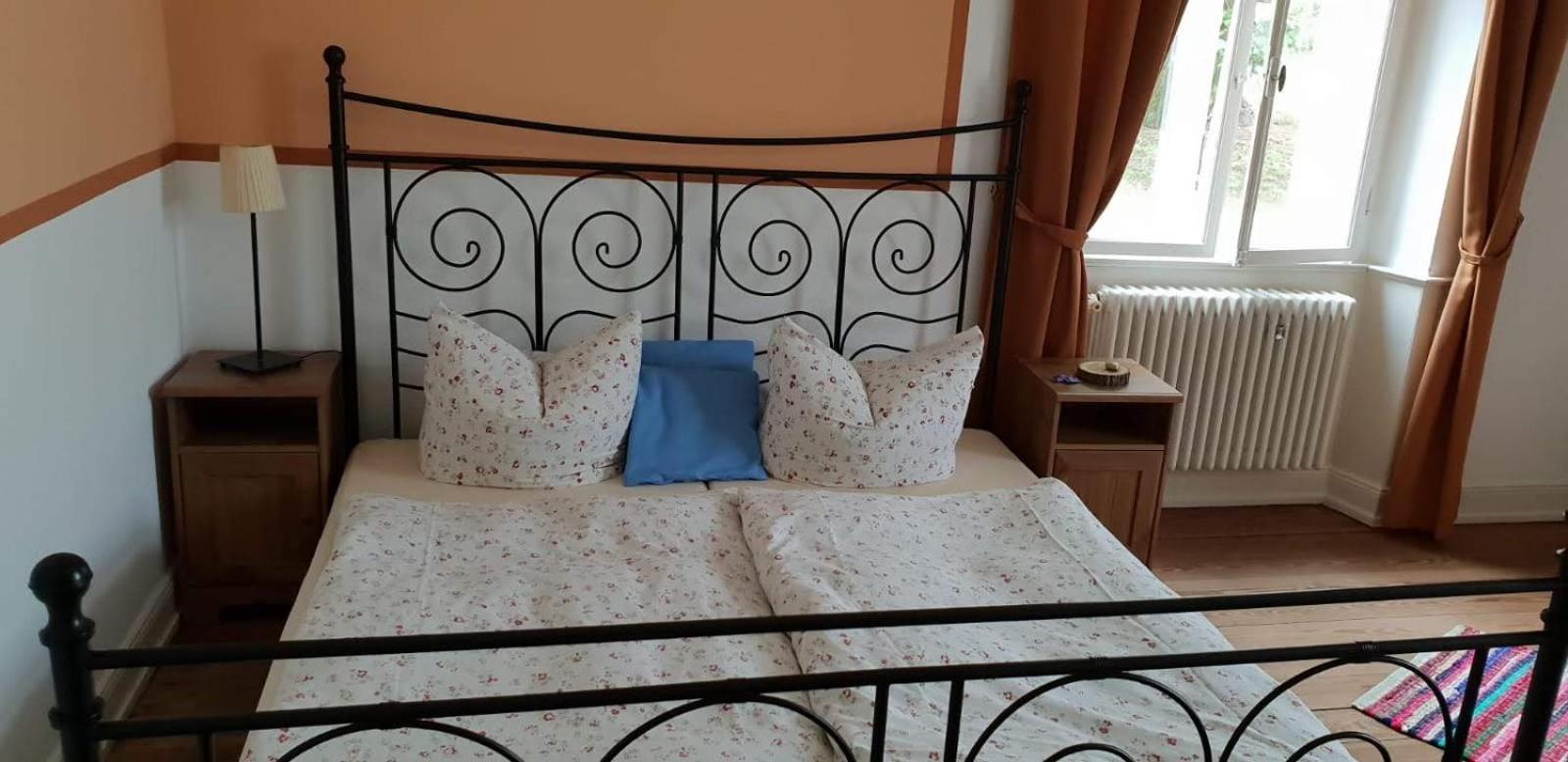 Basic Triple Room with Shared Bathroom photo 1