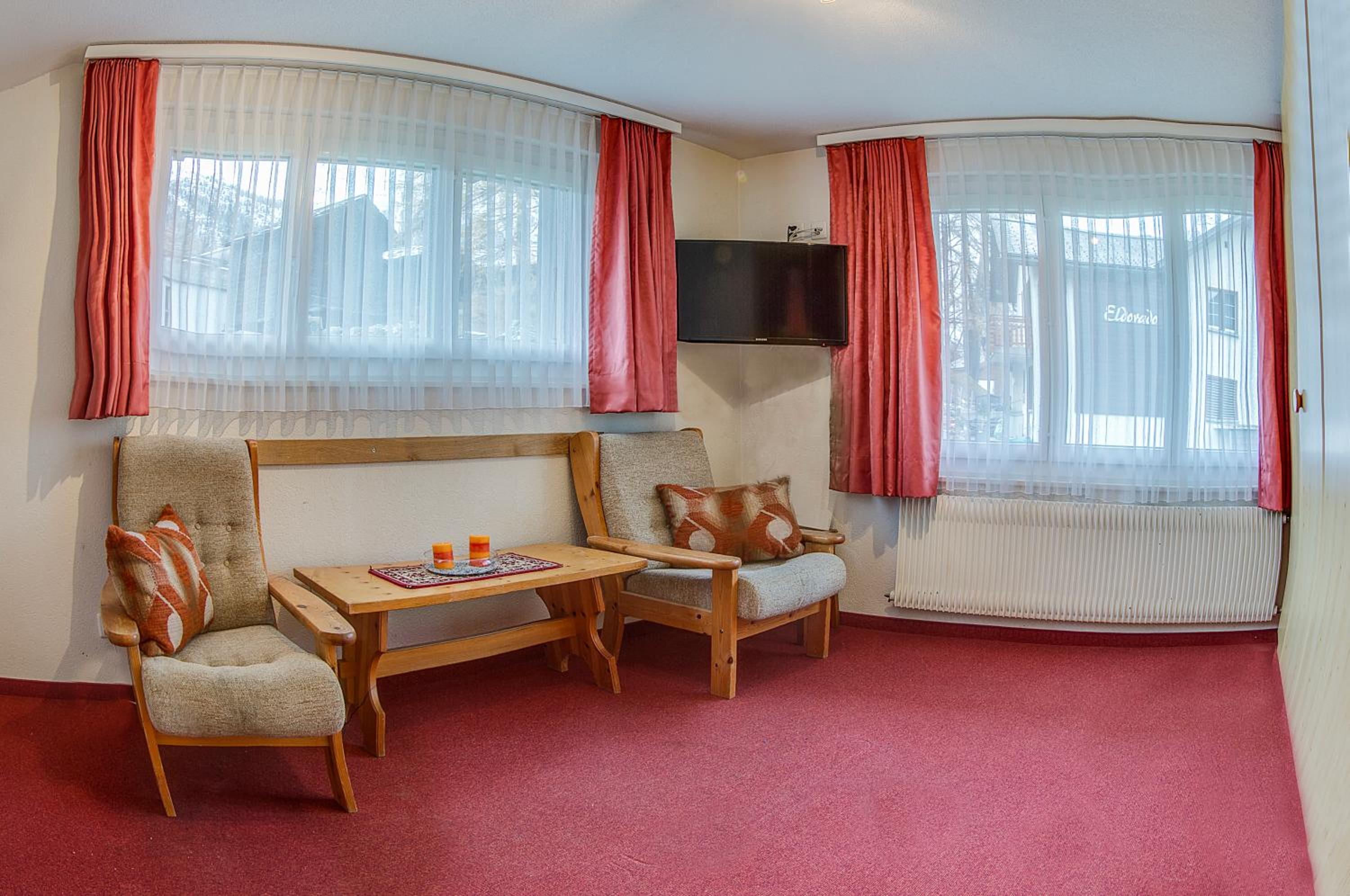 Three-Bedroom Apartment with Terrace photo 1