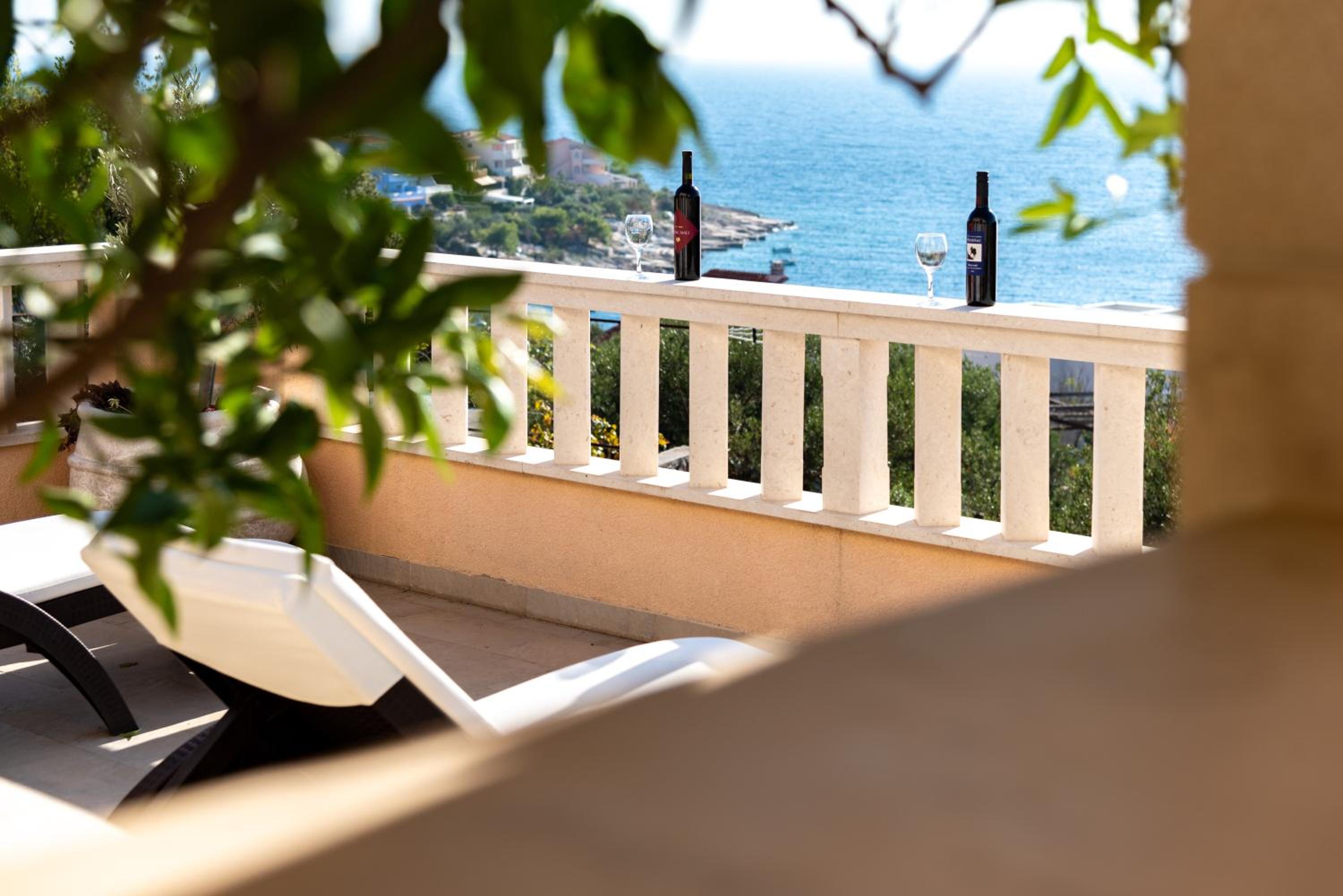 Two-Bedroom Apartment with Terrace and Sea View photo 3