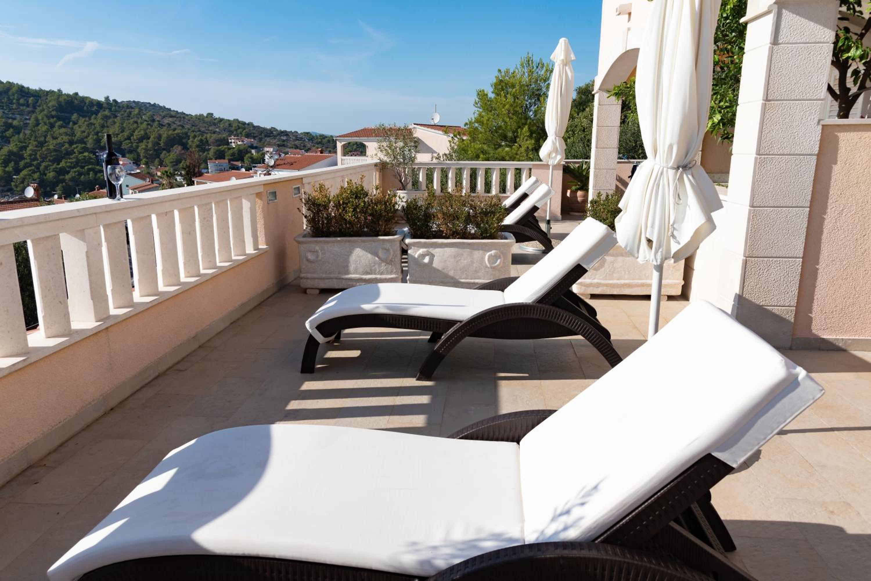 Two-Bedroom Apartment with Terrace and Sea View photo 2