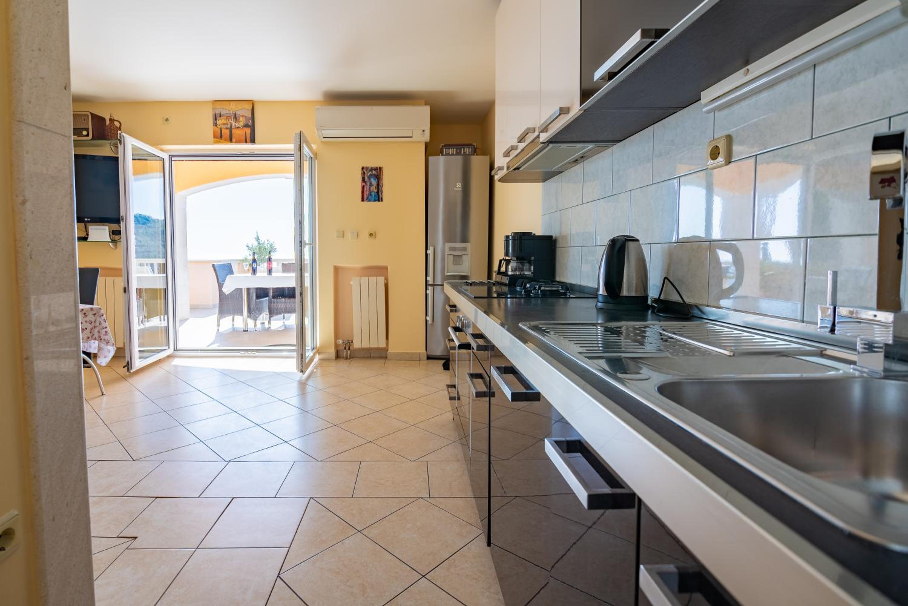 One-Bedroom Apartment with Sea View photo 2