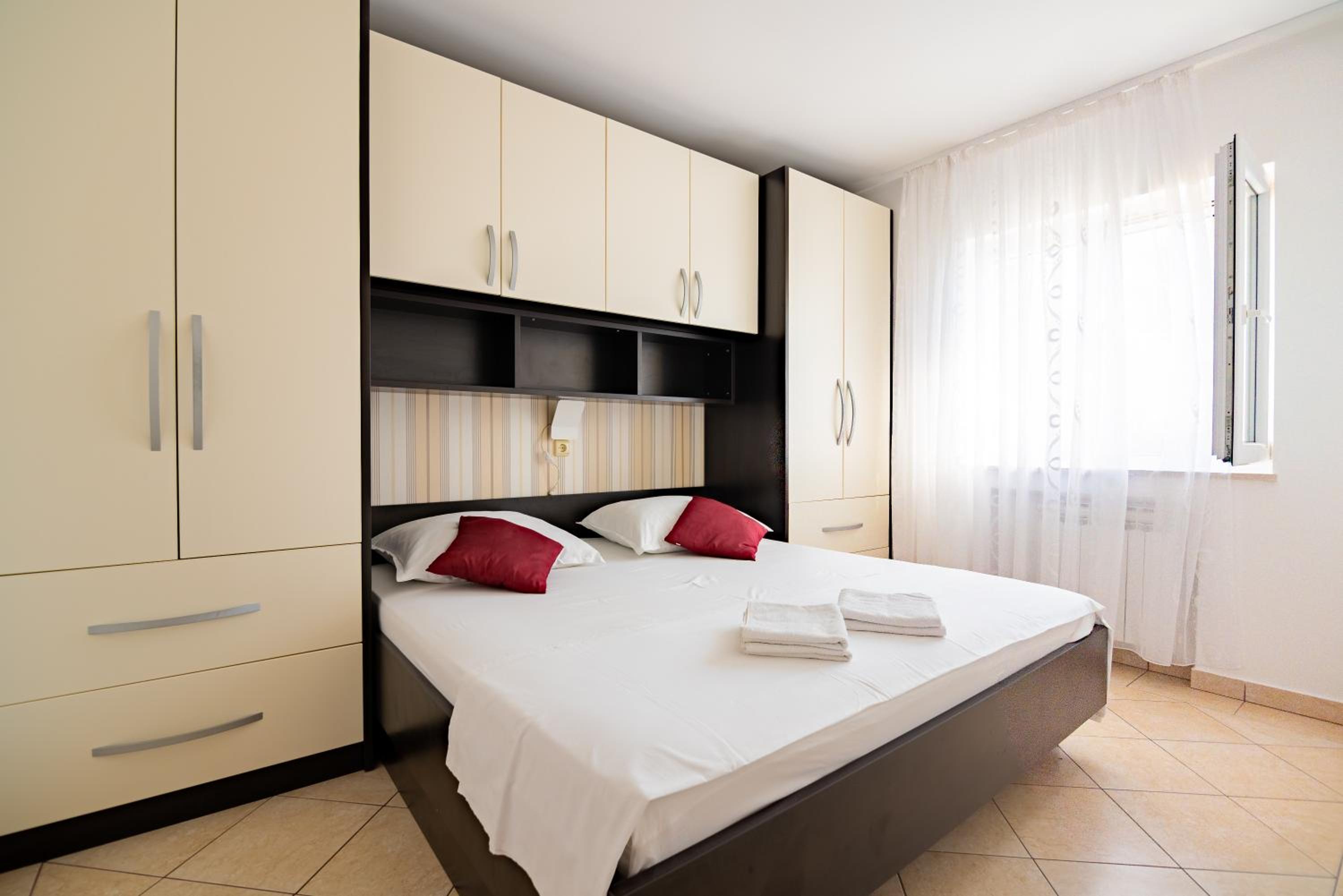 One-Bedroom Apartment with Sea View photo 1