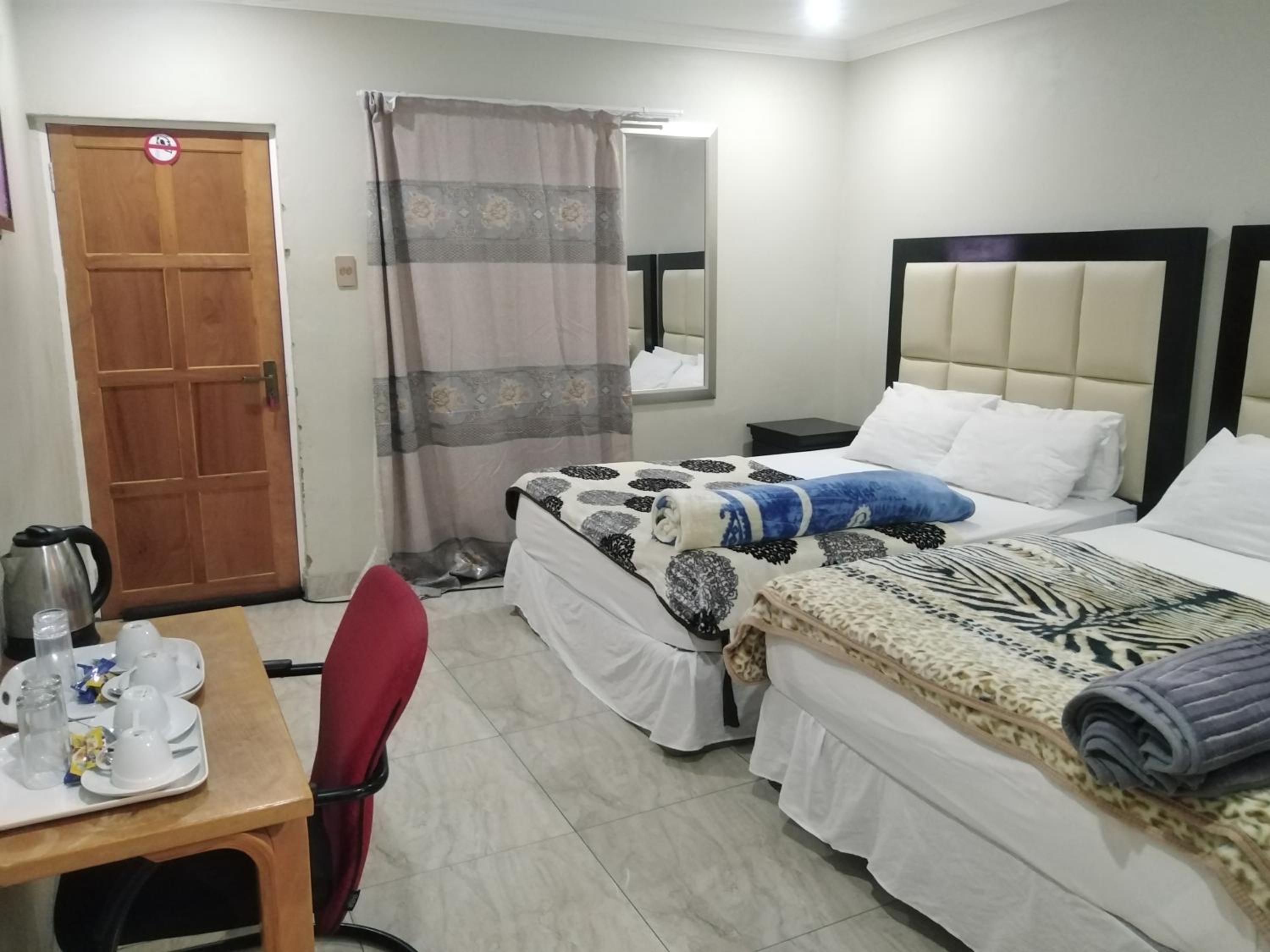 Deluxe Double Room with Extra Bed photo 1