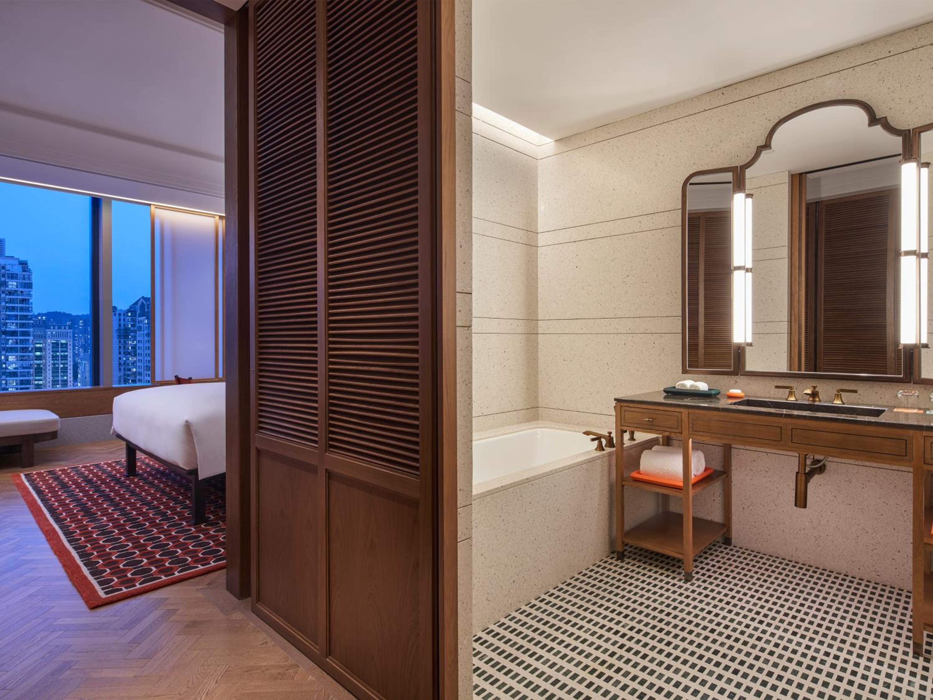 Deluxe King Room photo 2