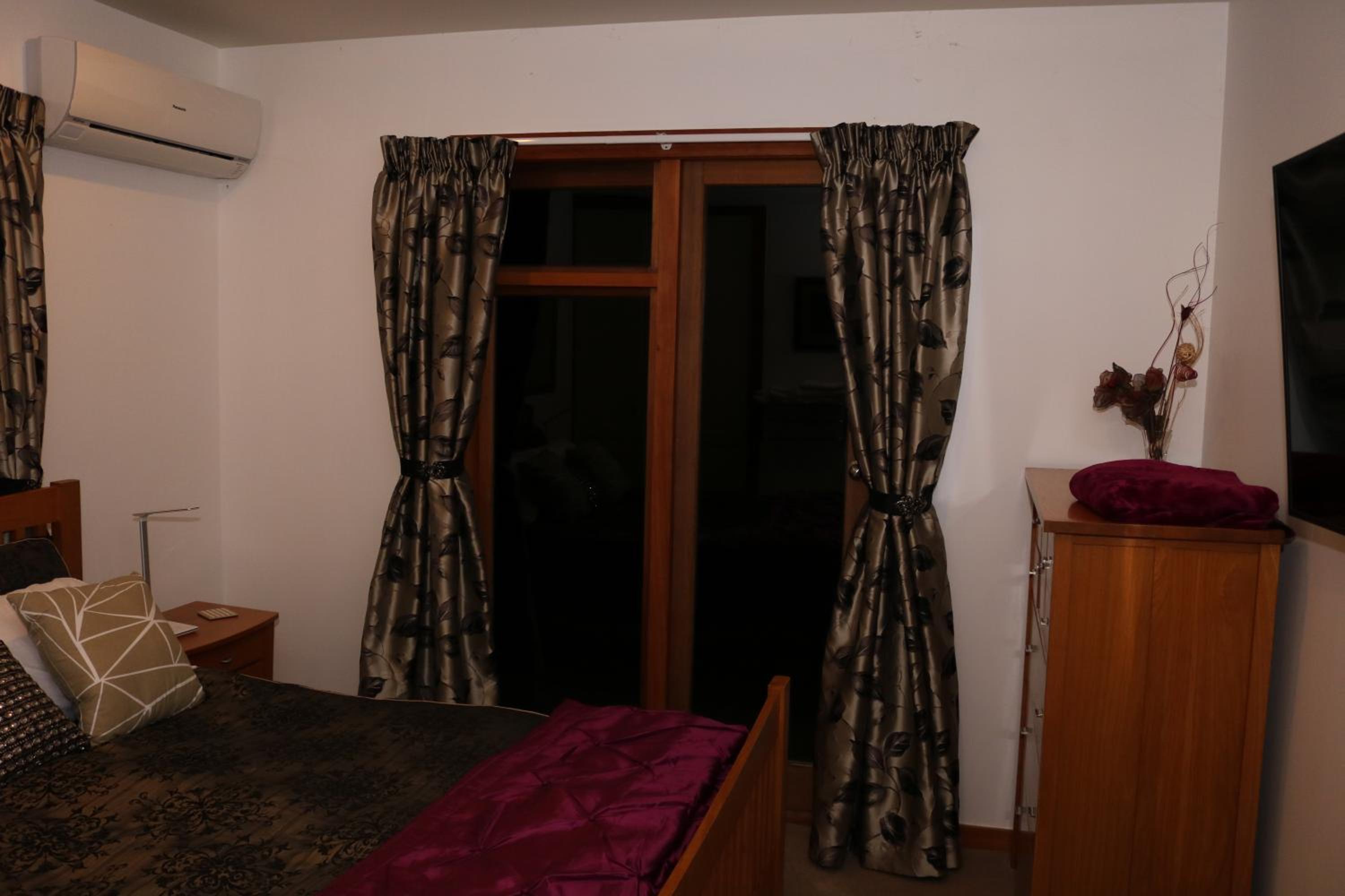 Double Room with Queen Bed photo 1