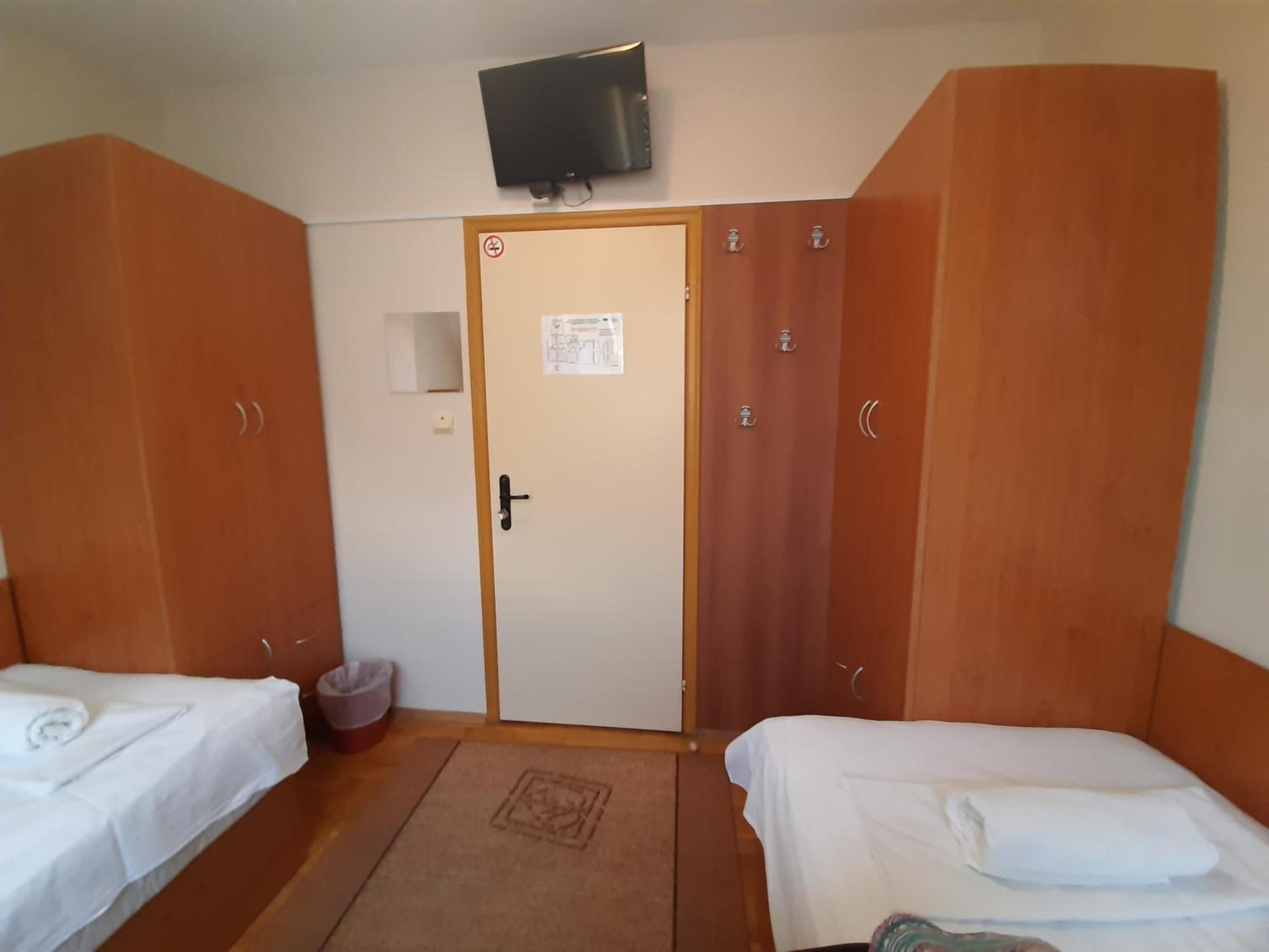 Twin Room with Shared Bathroom photo 3