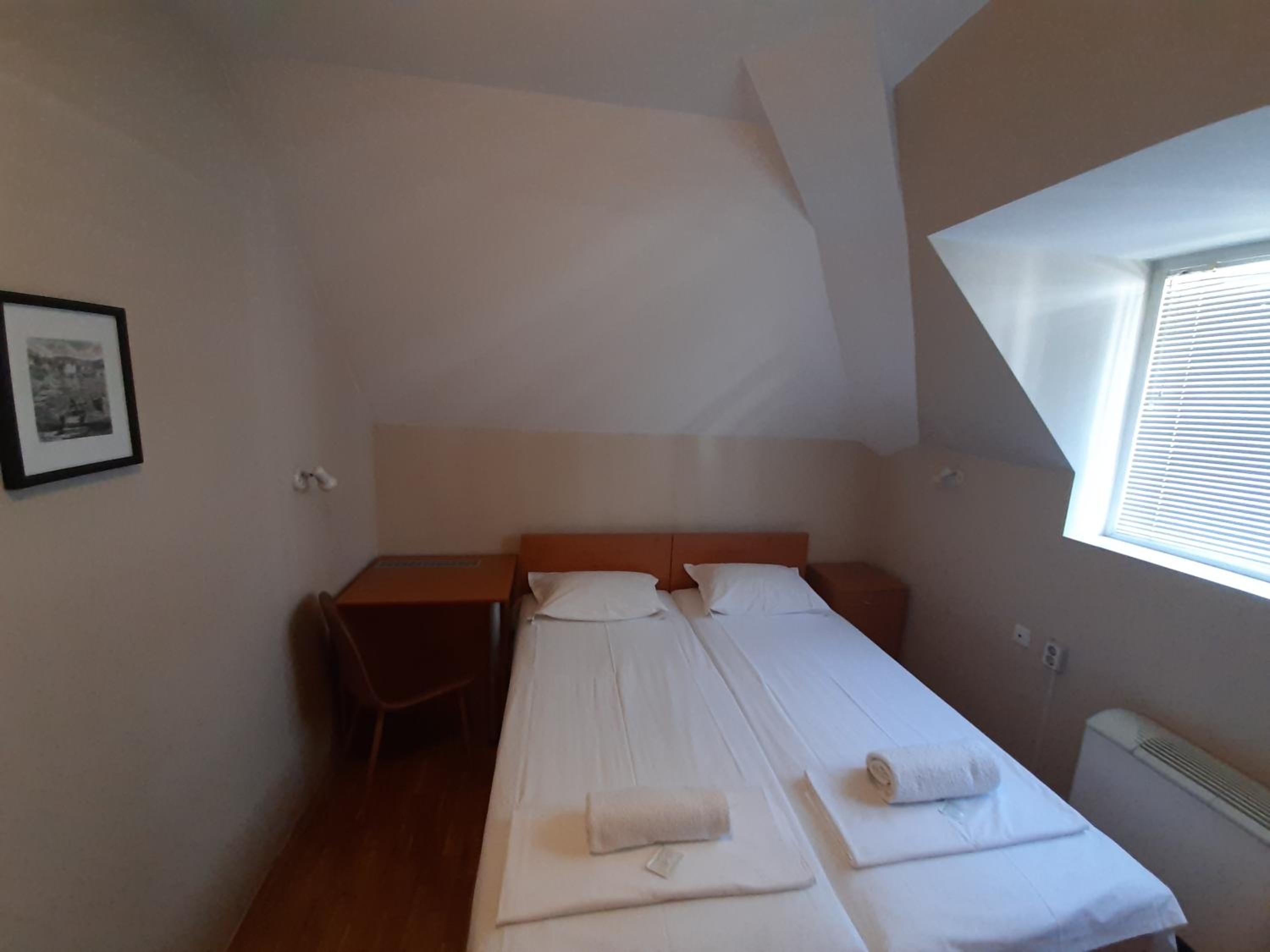 Twin Room with Shared Bathroom photo 1