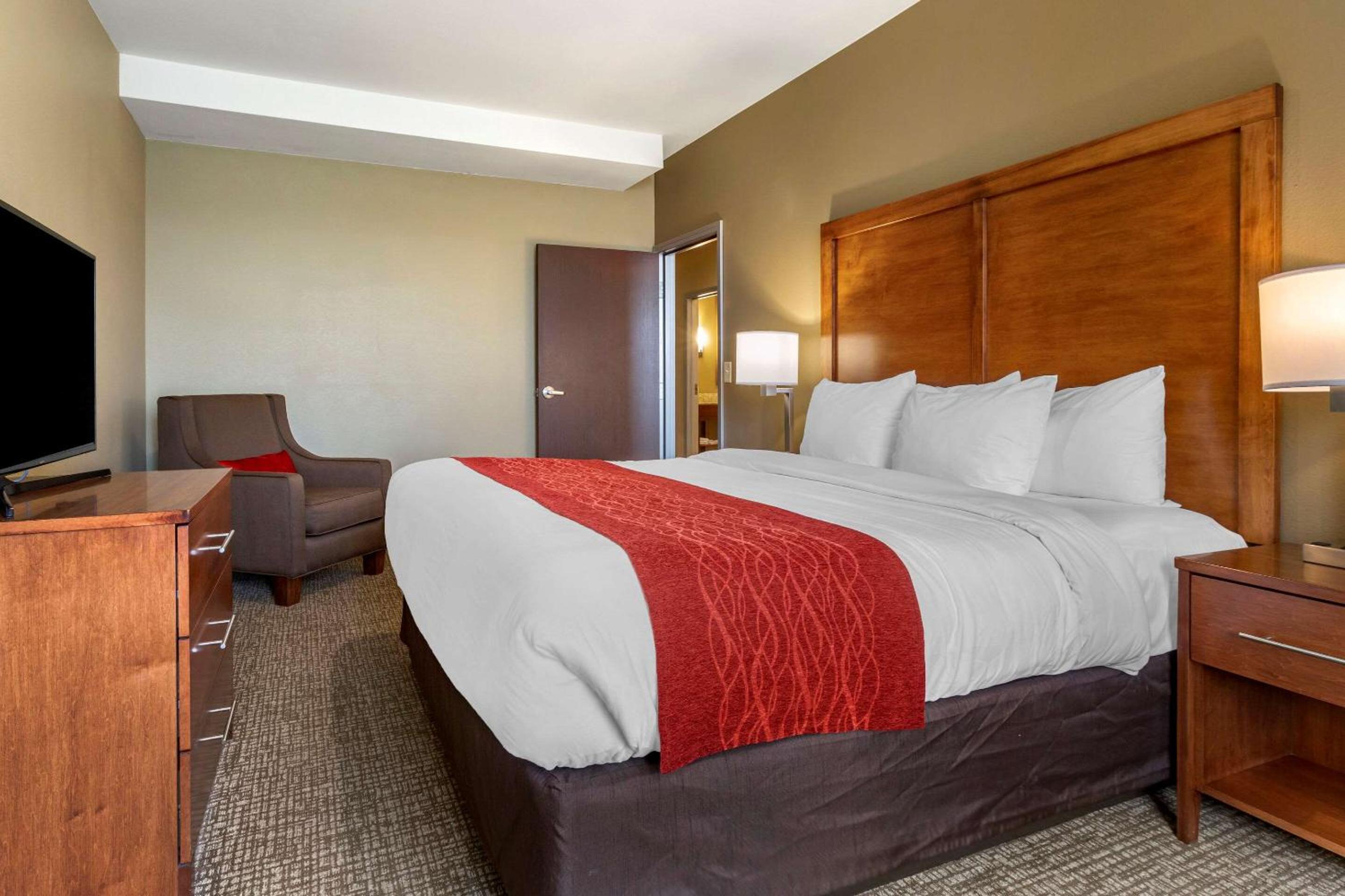 Triple Queen Suite photo 3