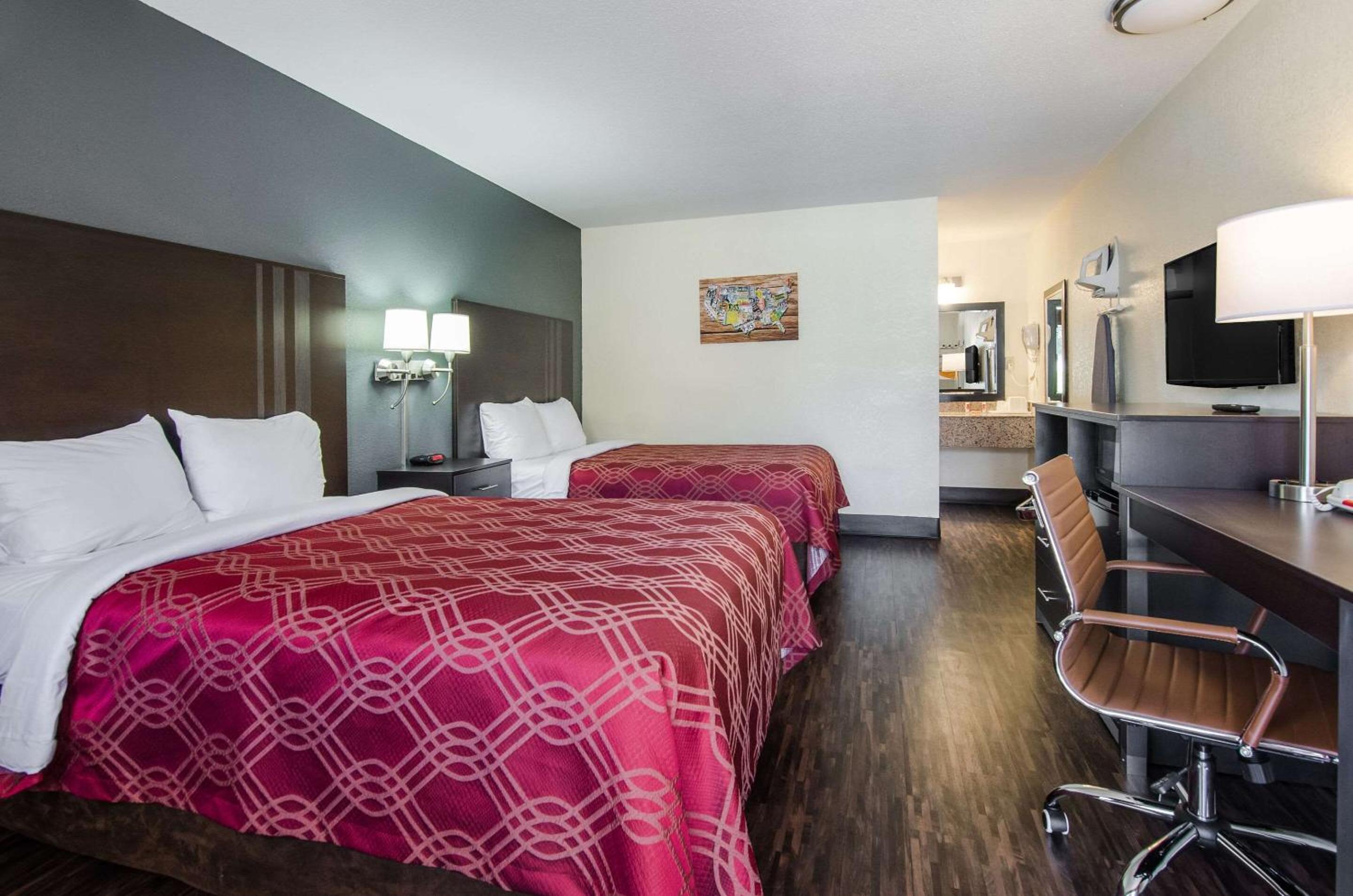 Double Room with Two Double Beds - Smoking photo 1