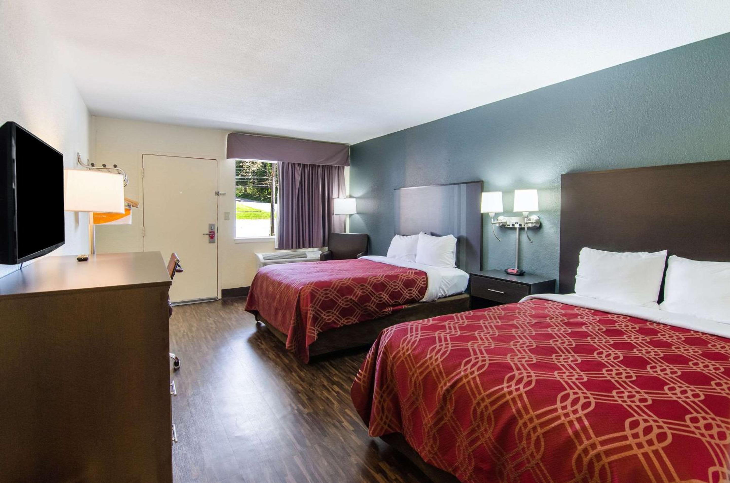 Double Room with Two Double Beds - Smoking photo 2