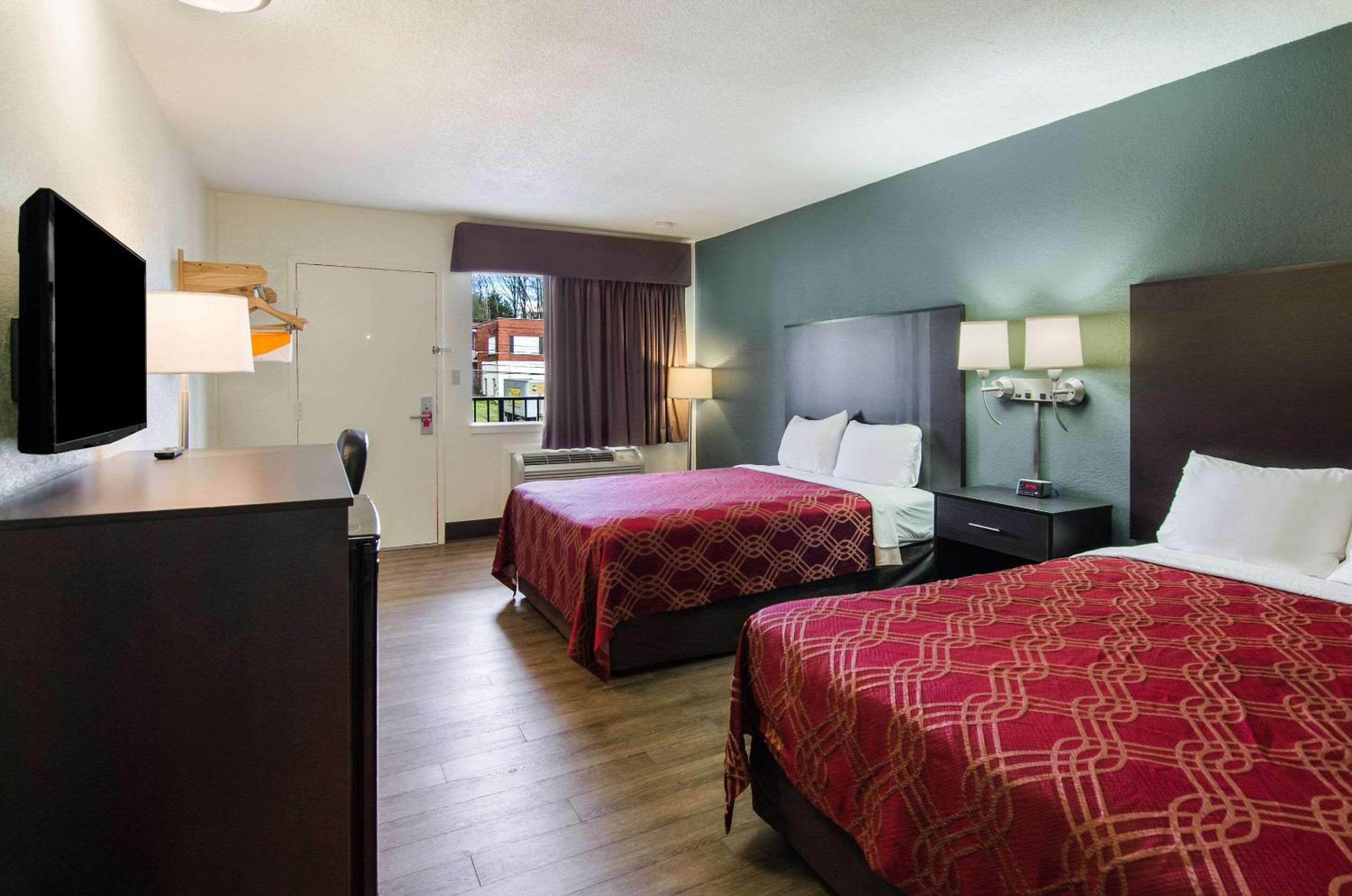 Double Room with Two Double Beds - Smoking photo 3