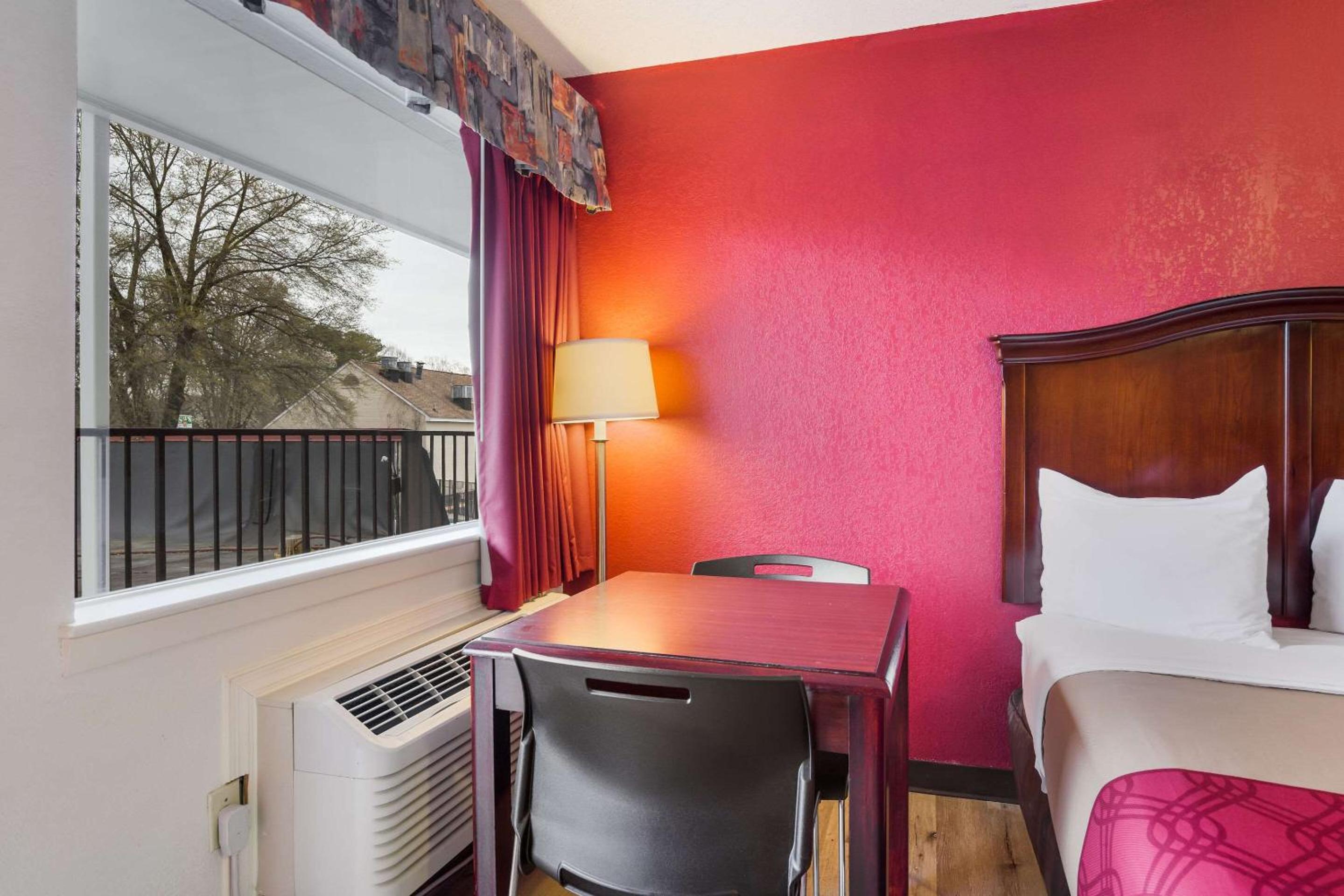 Double Room - Non-Smoking  - Photo 3