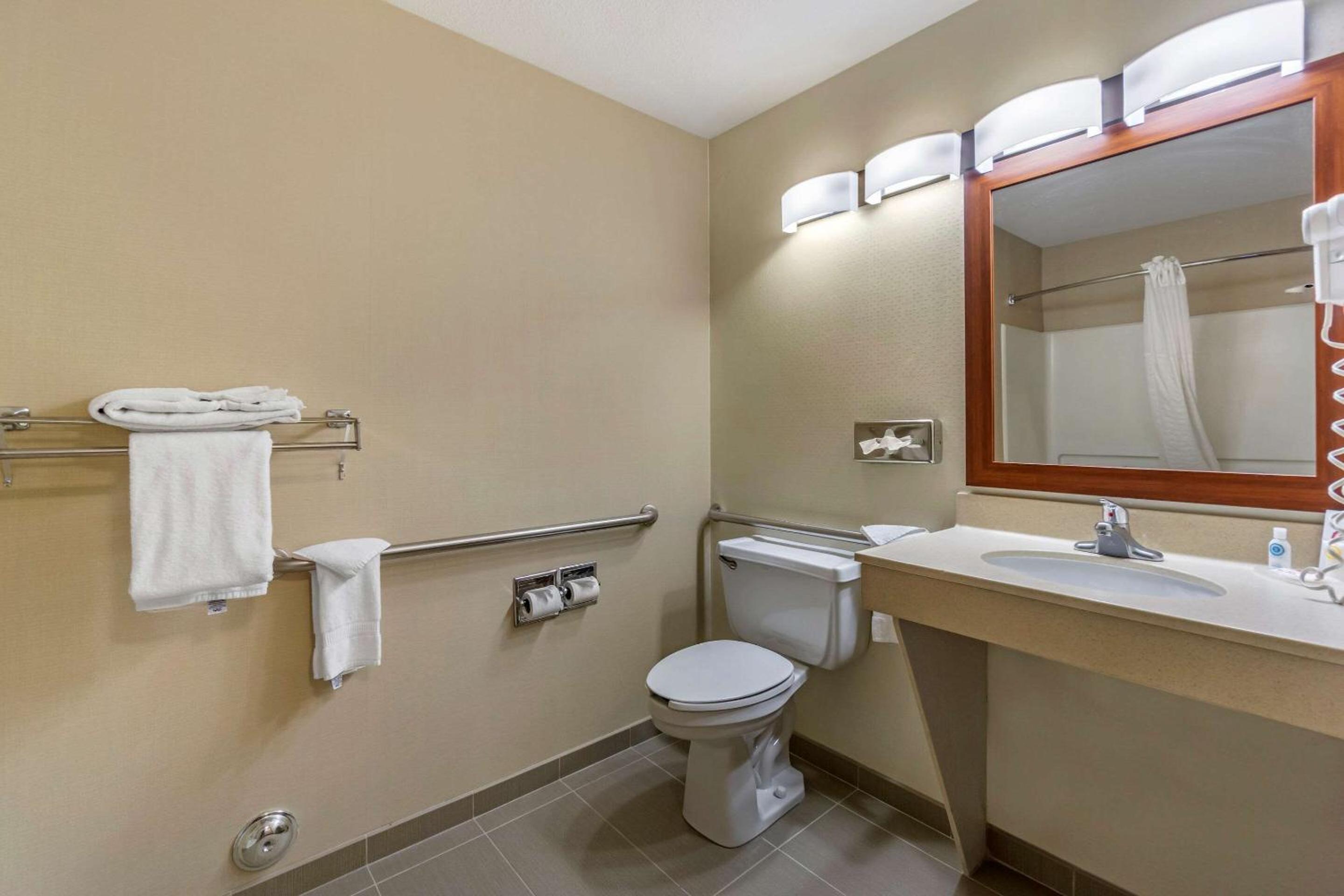 Queen Room - Accessible/Non-Smoking - Photo 5
