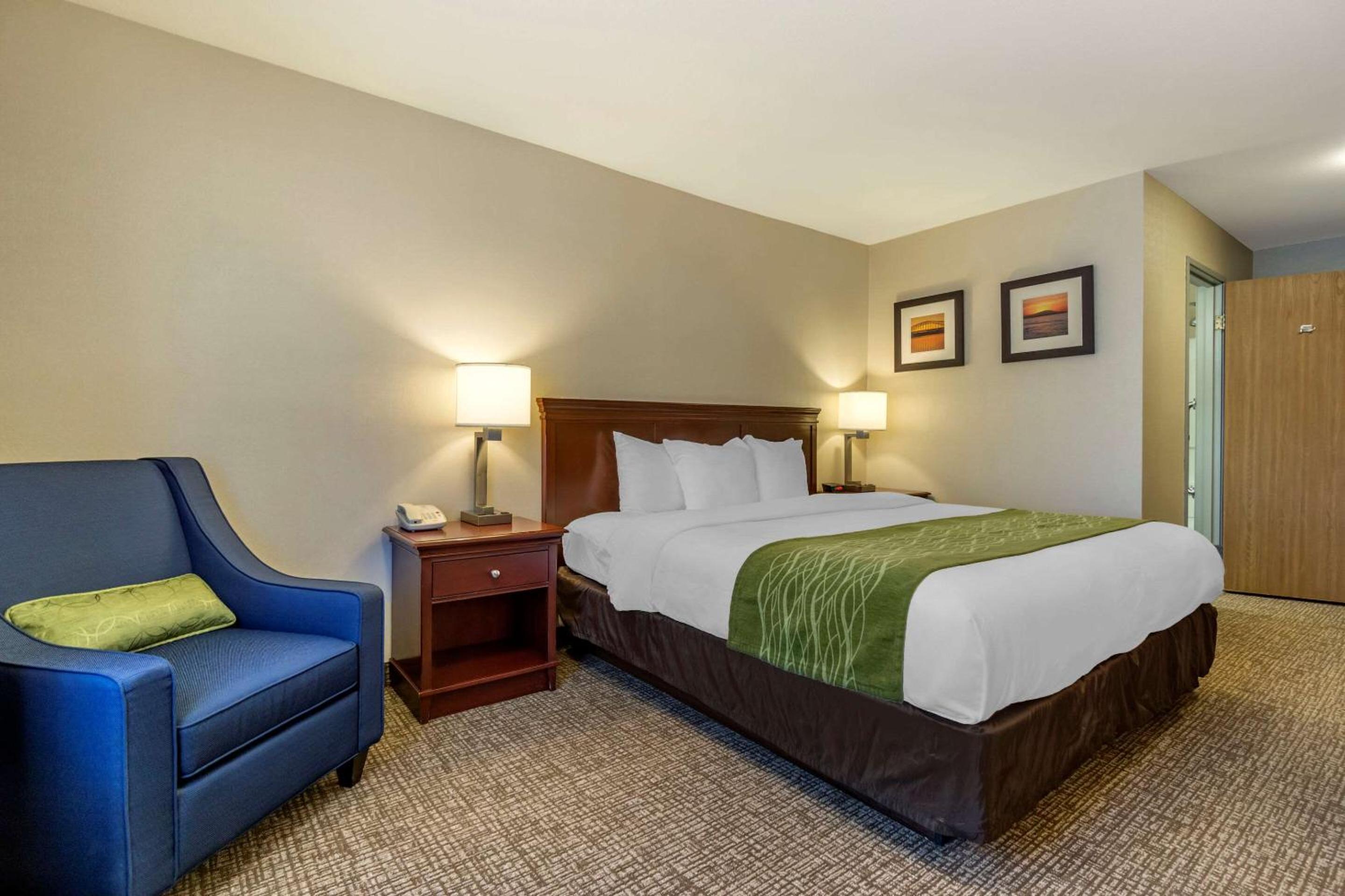 King Room - Non-Smoking - Photo 1