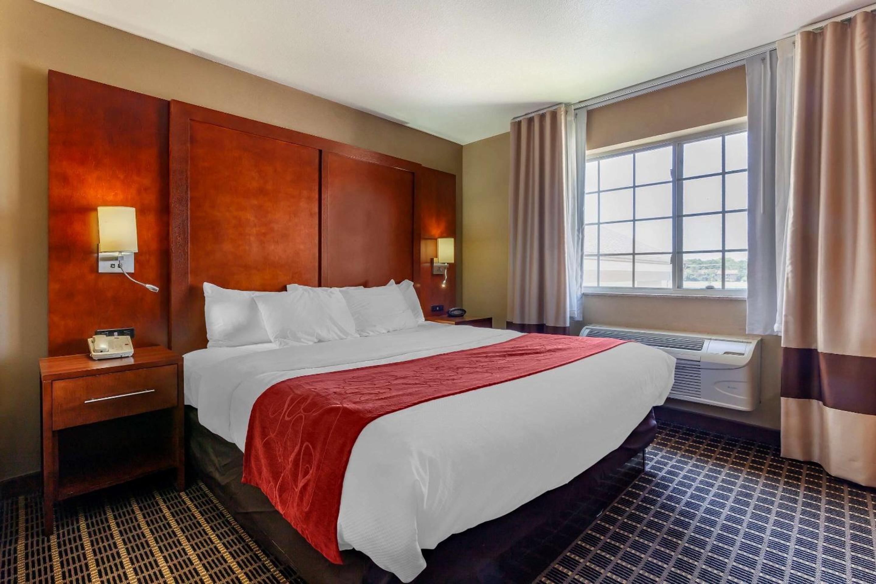 King Suite with Sofabed - Non-Smoking