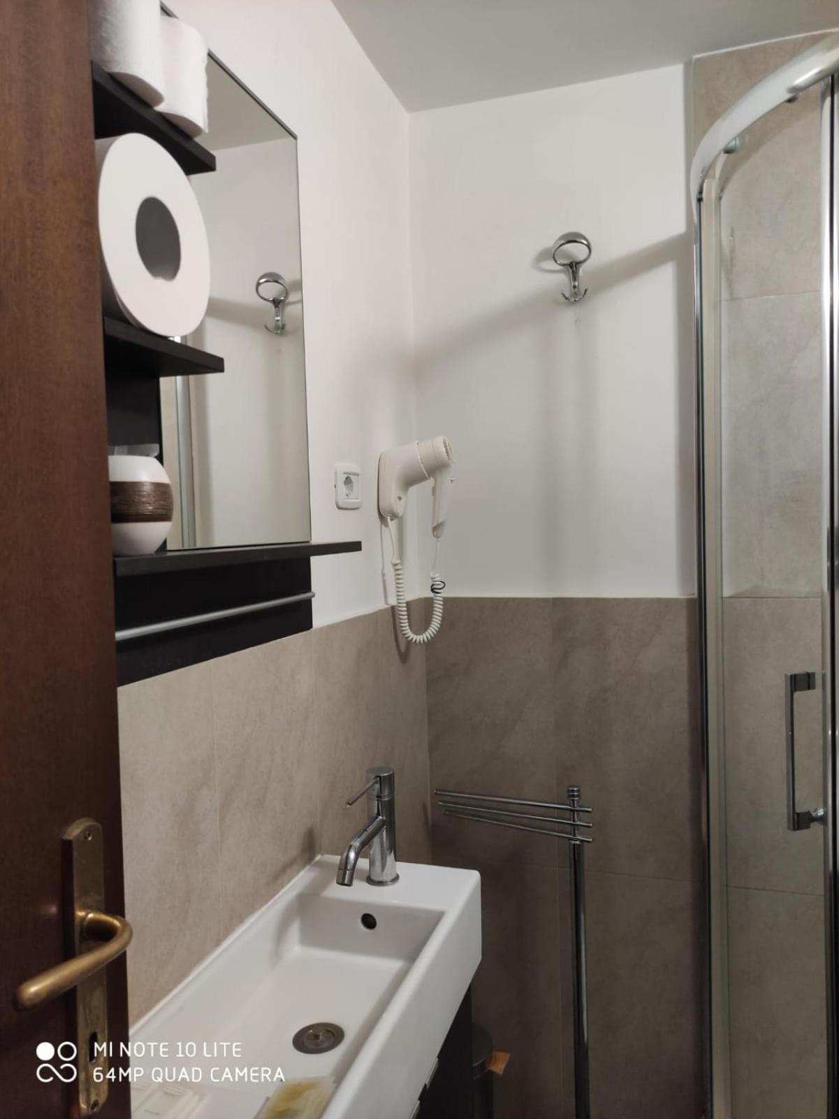 Double or Twin Room photo 3