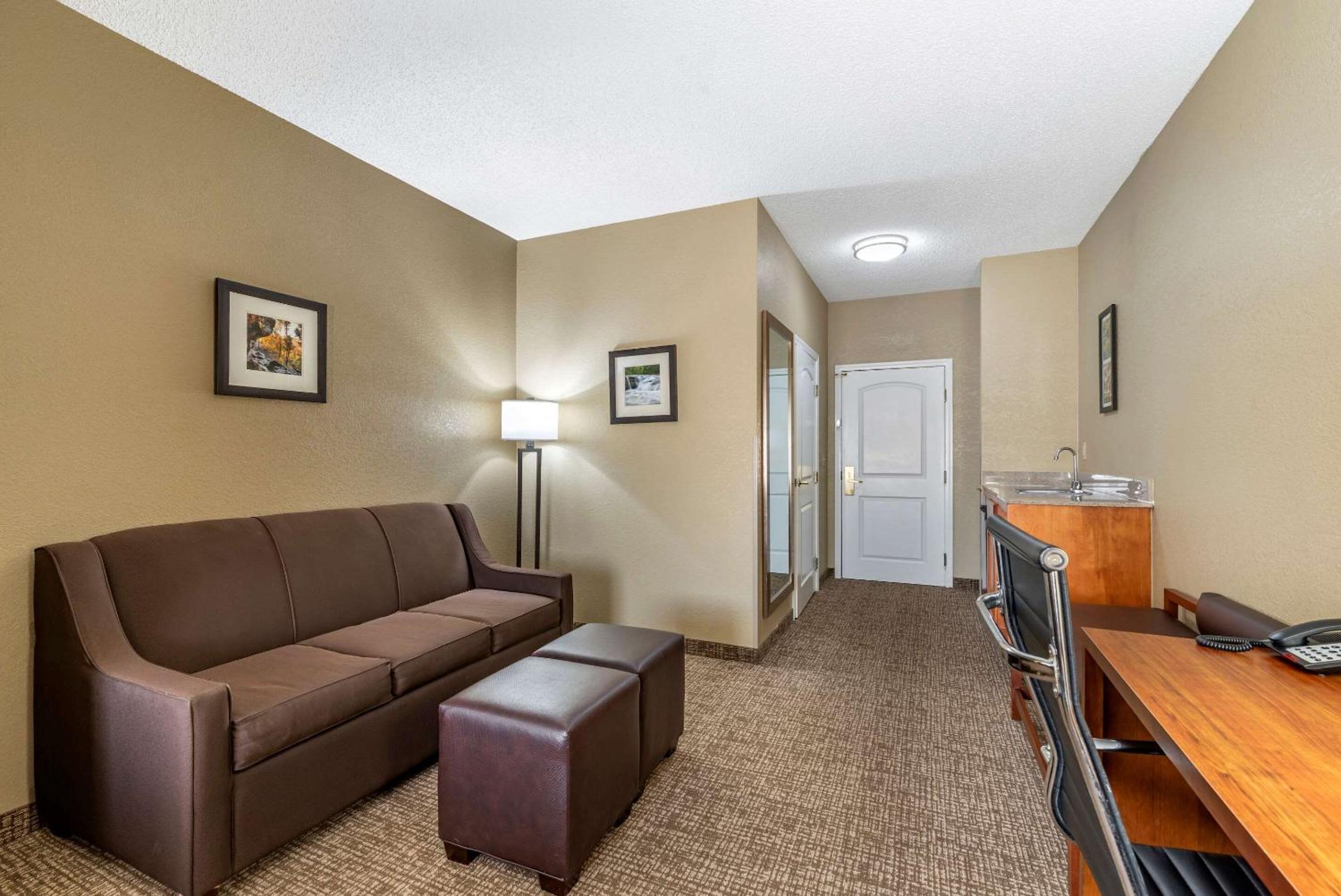 King Room - Non-Smoking - Photo 2