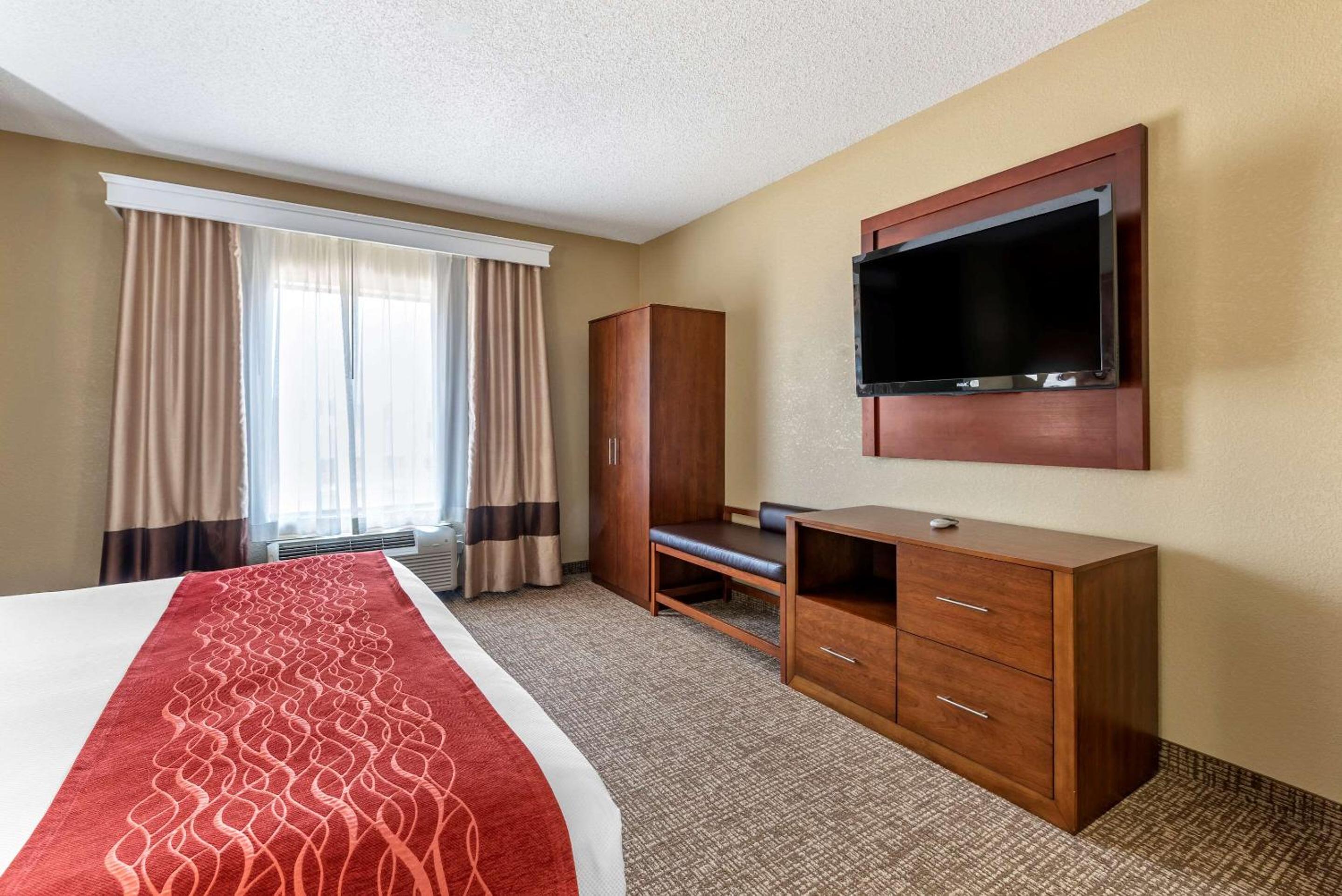 King Suite - Disability Access/Non-Smoking - Photo 1