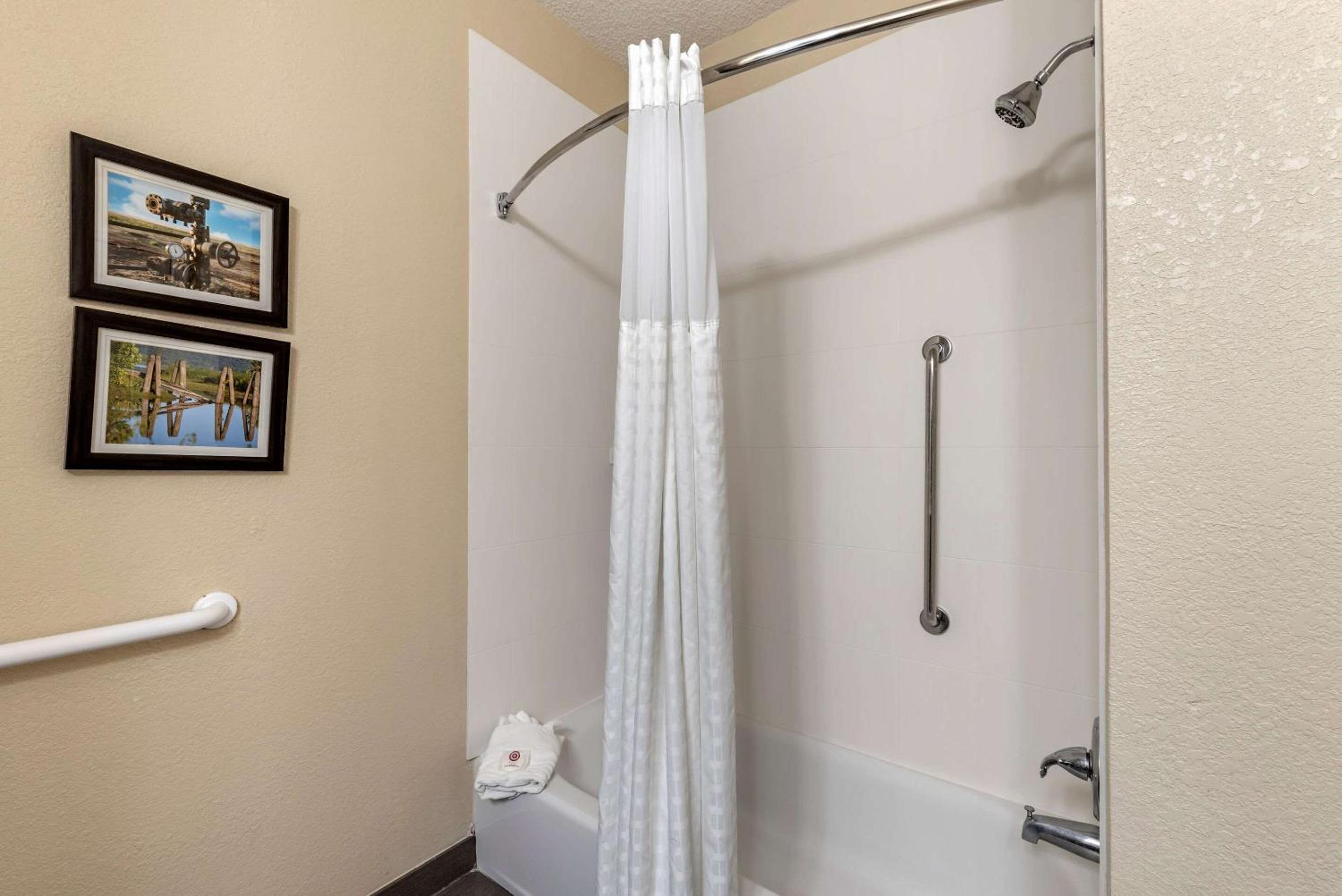 King Suite - Disability Access/Non-Smoking - Photo 2