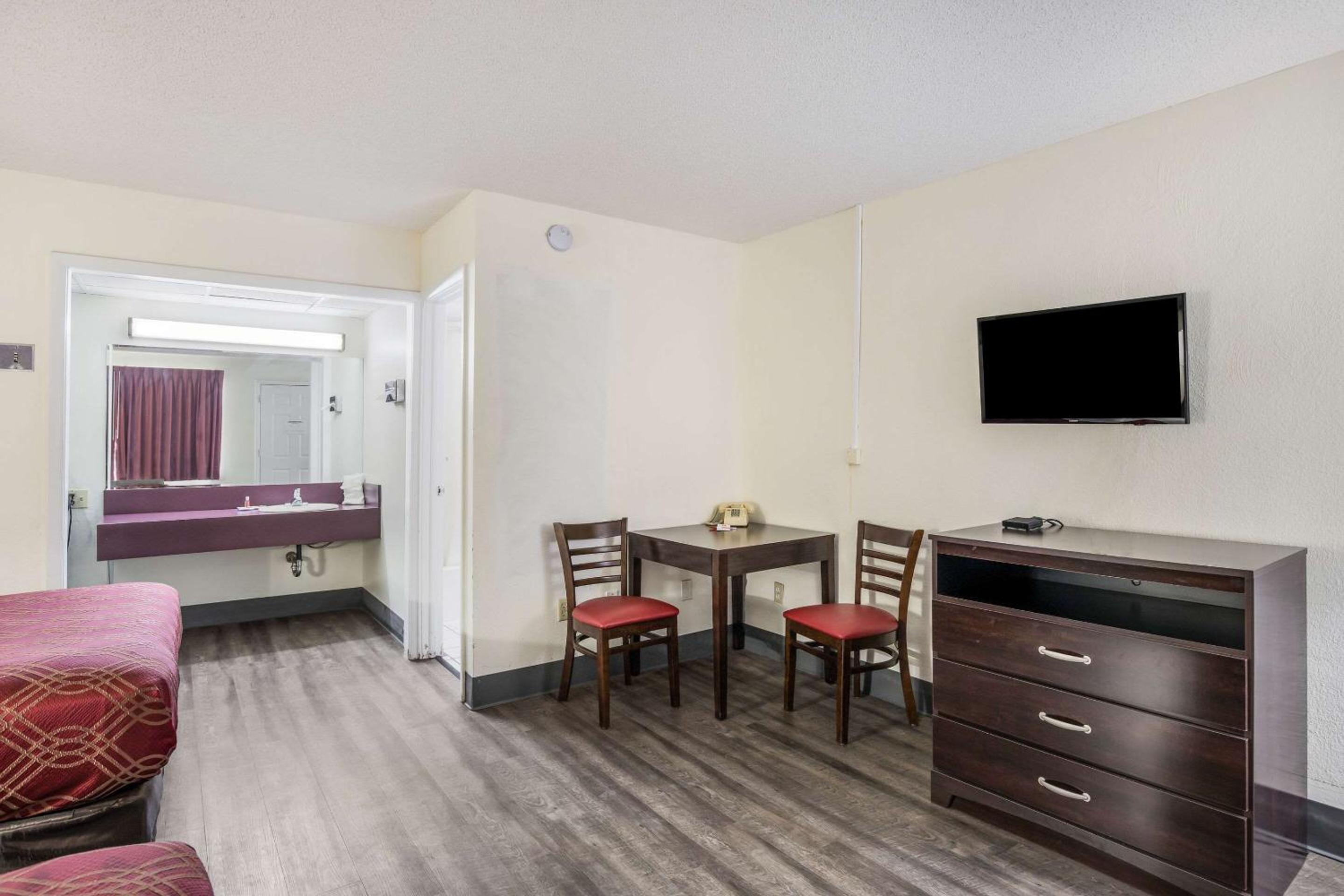 Queen Room - Non-Smoking/Ground Floor - Photo 2