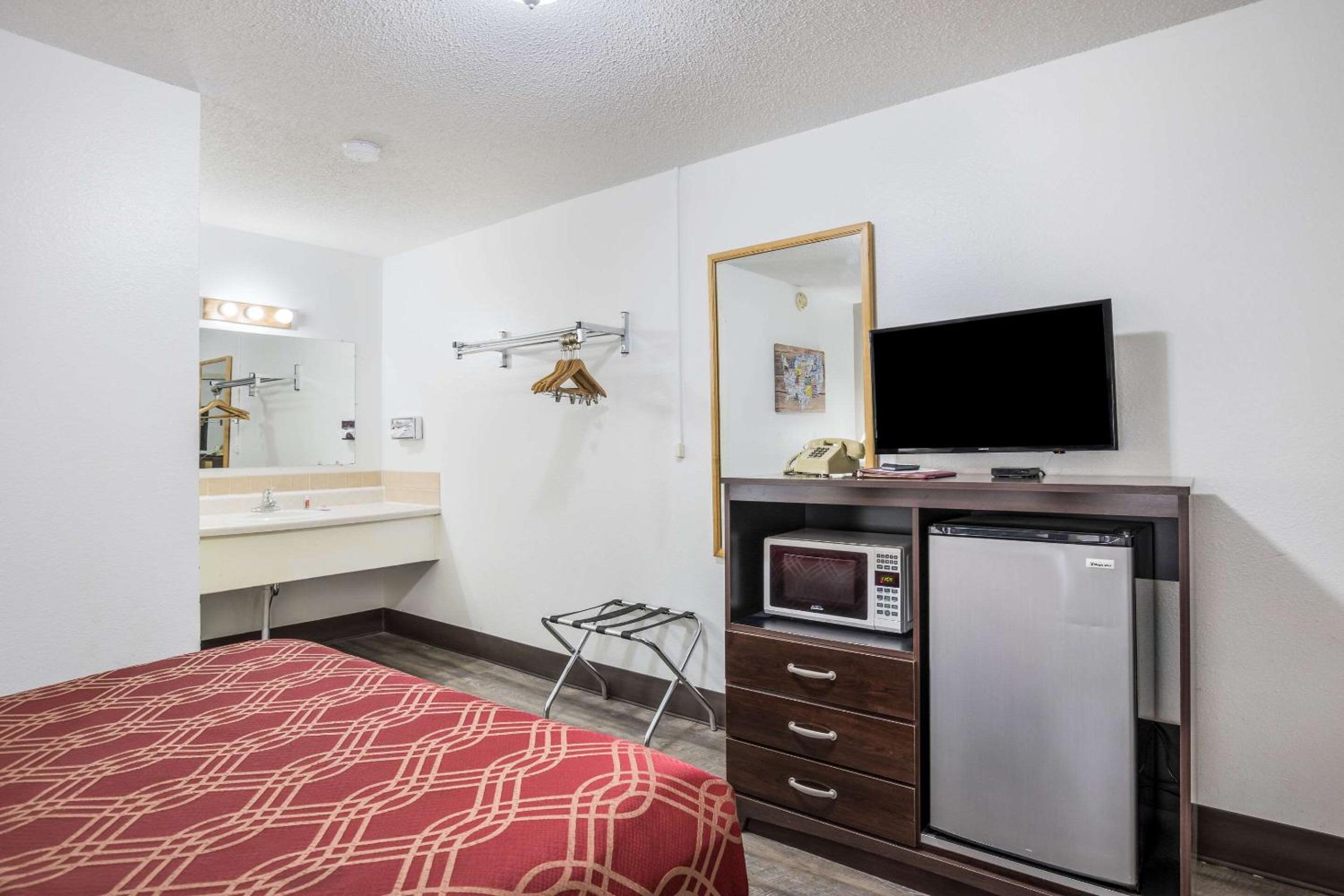 Queen Room - Non-Smoking/Ground Floor - Photo 3