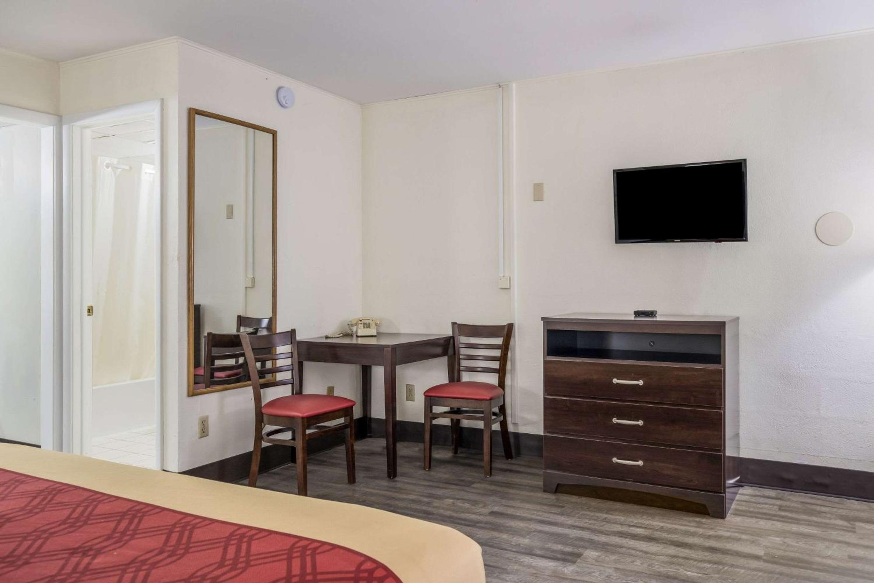 King Room - Non-Smoking/Ground Floor - Photo 1