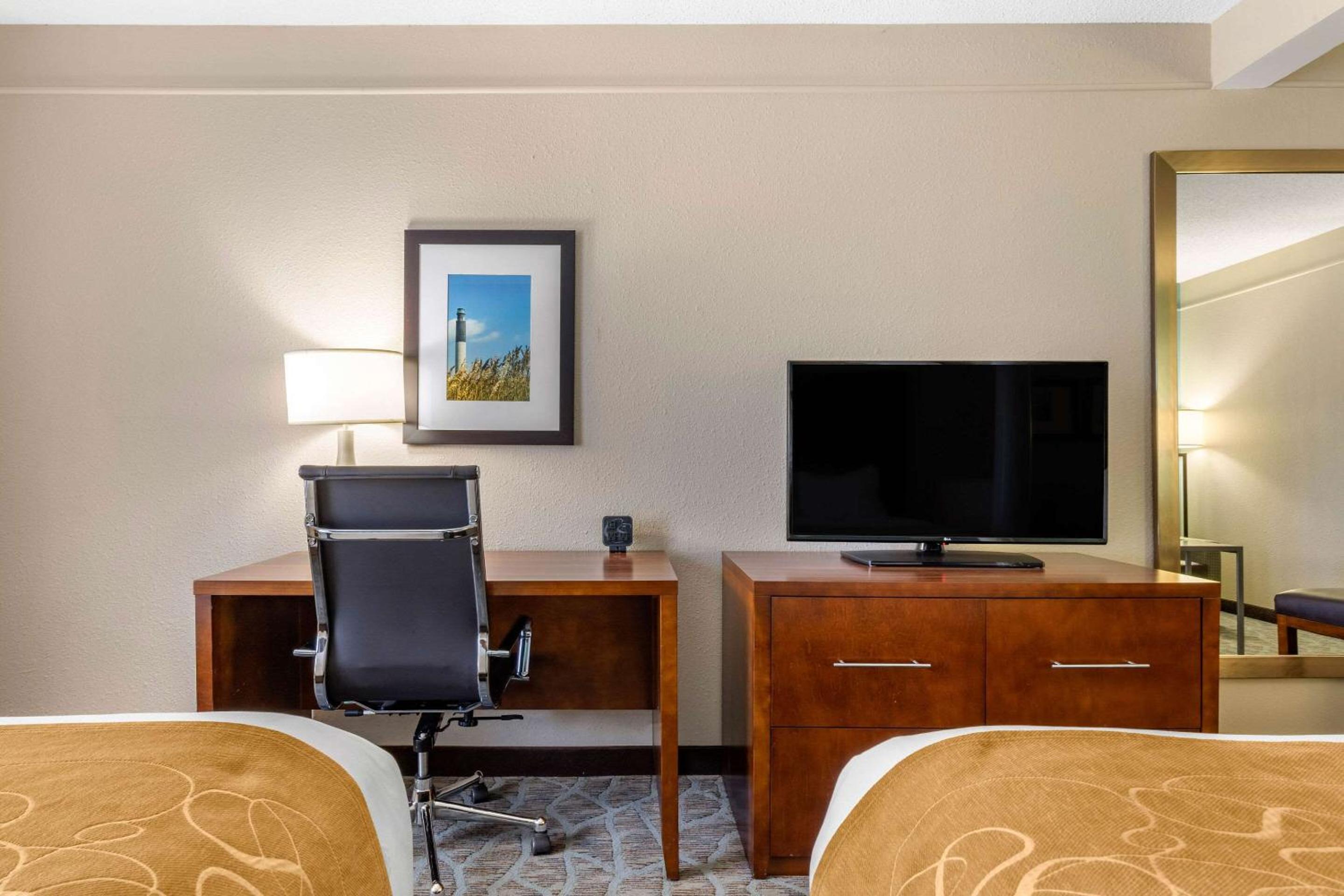 Queen Suite with Two Queen Beds - Non-Smoking - Photo 1