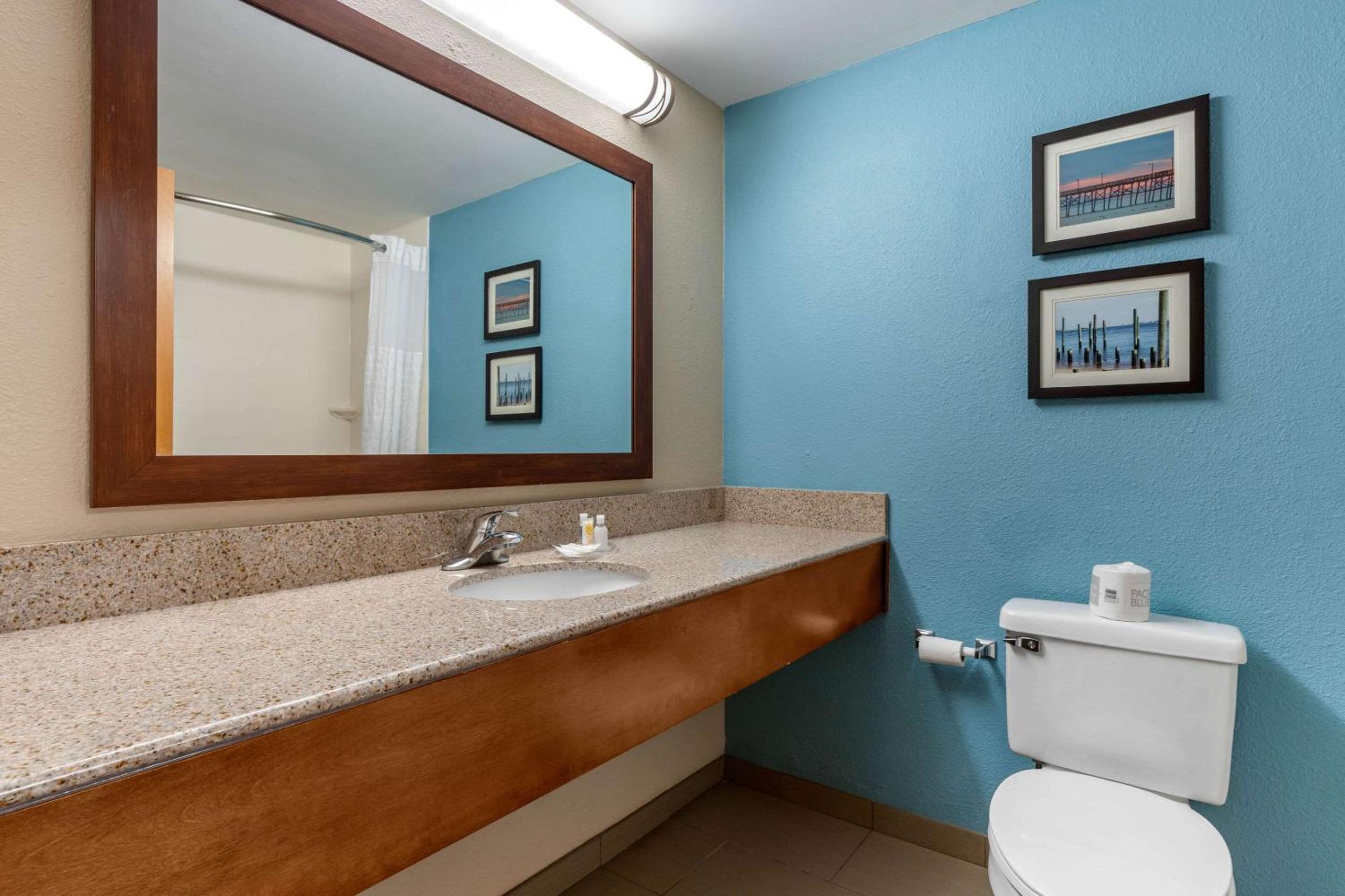 King Suite - Non-Smoking - Photo 12