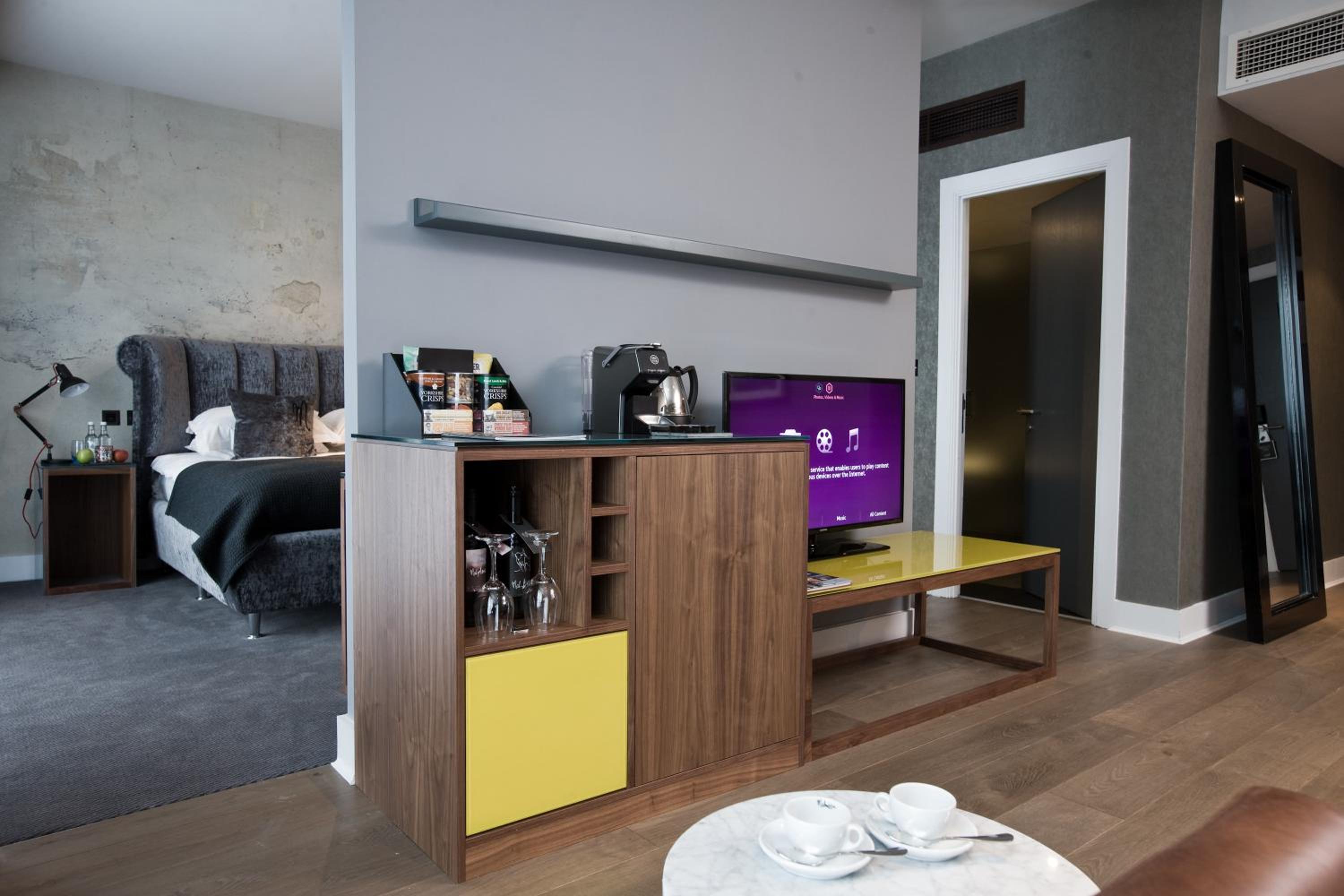 Suite - Photo 2