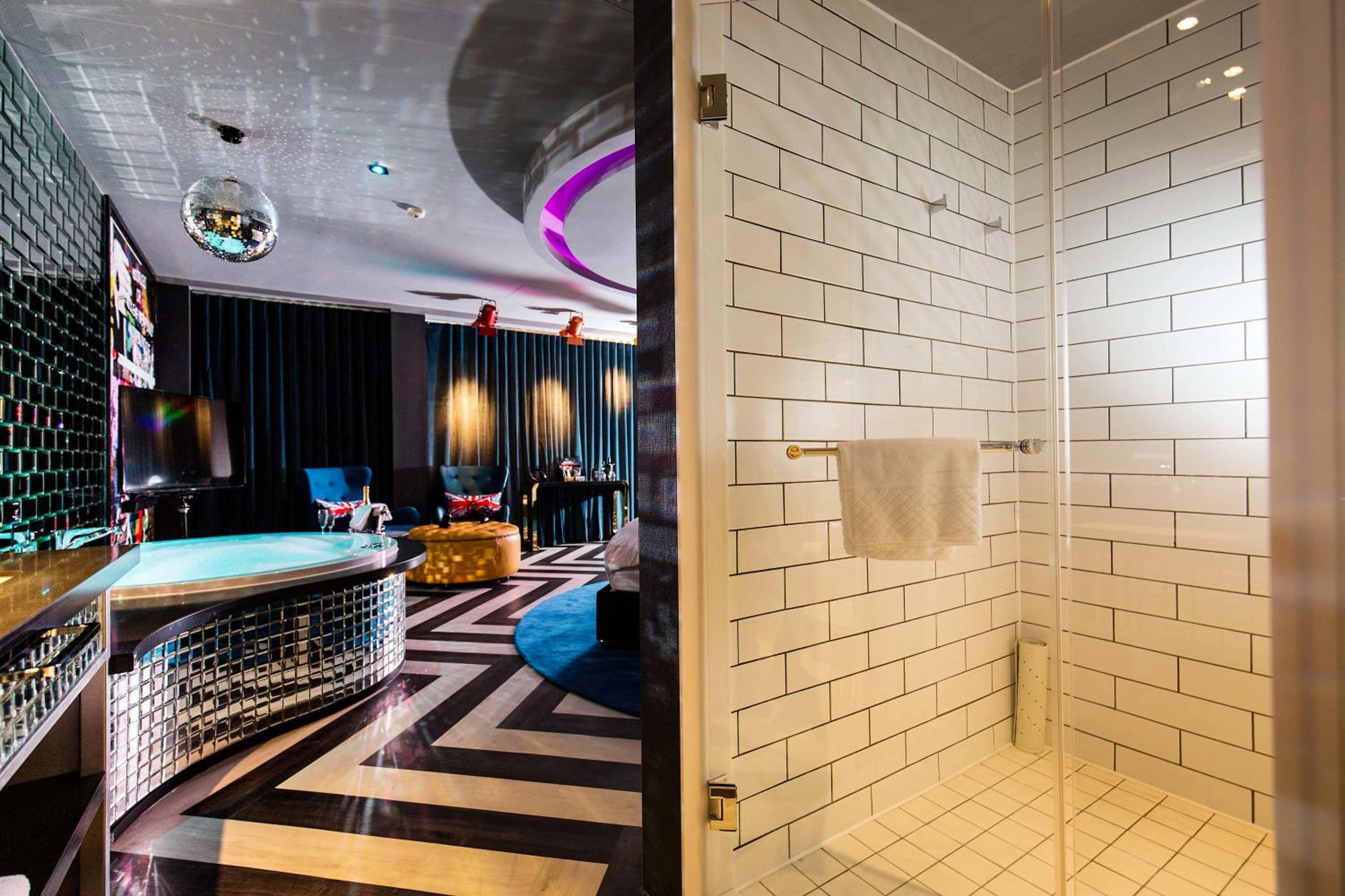 Nirvana Signature Suite - Photo 6