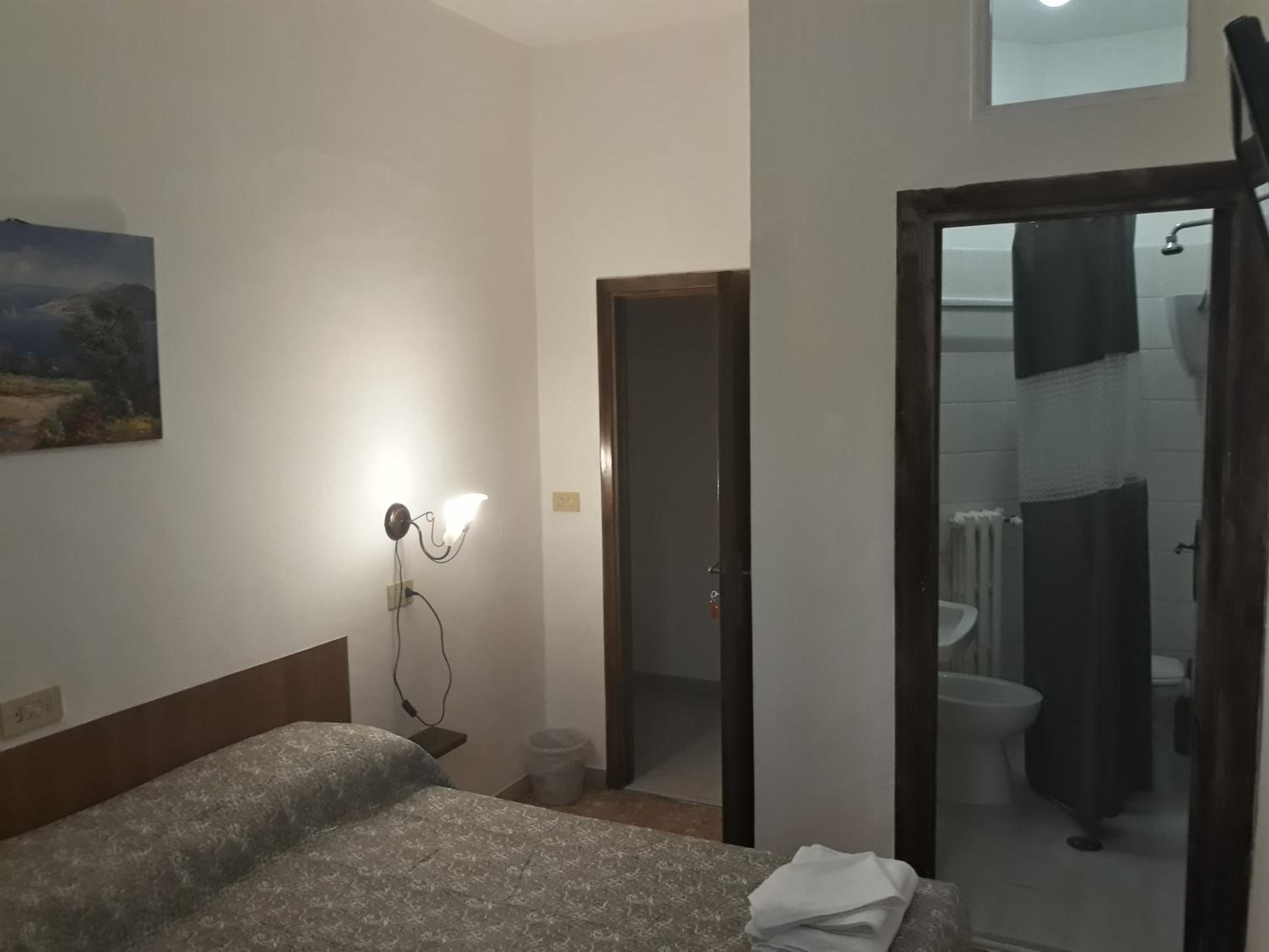 Double Room with Private Bathroom photo 2