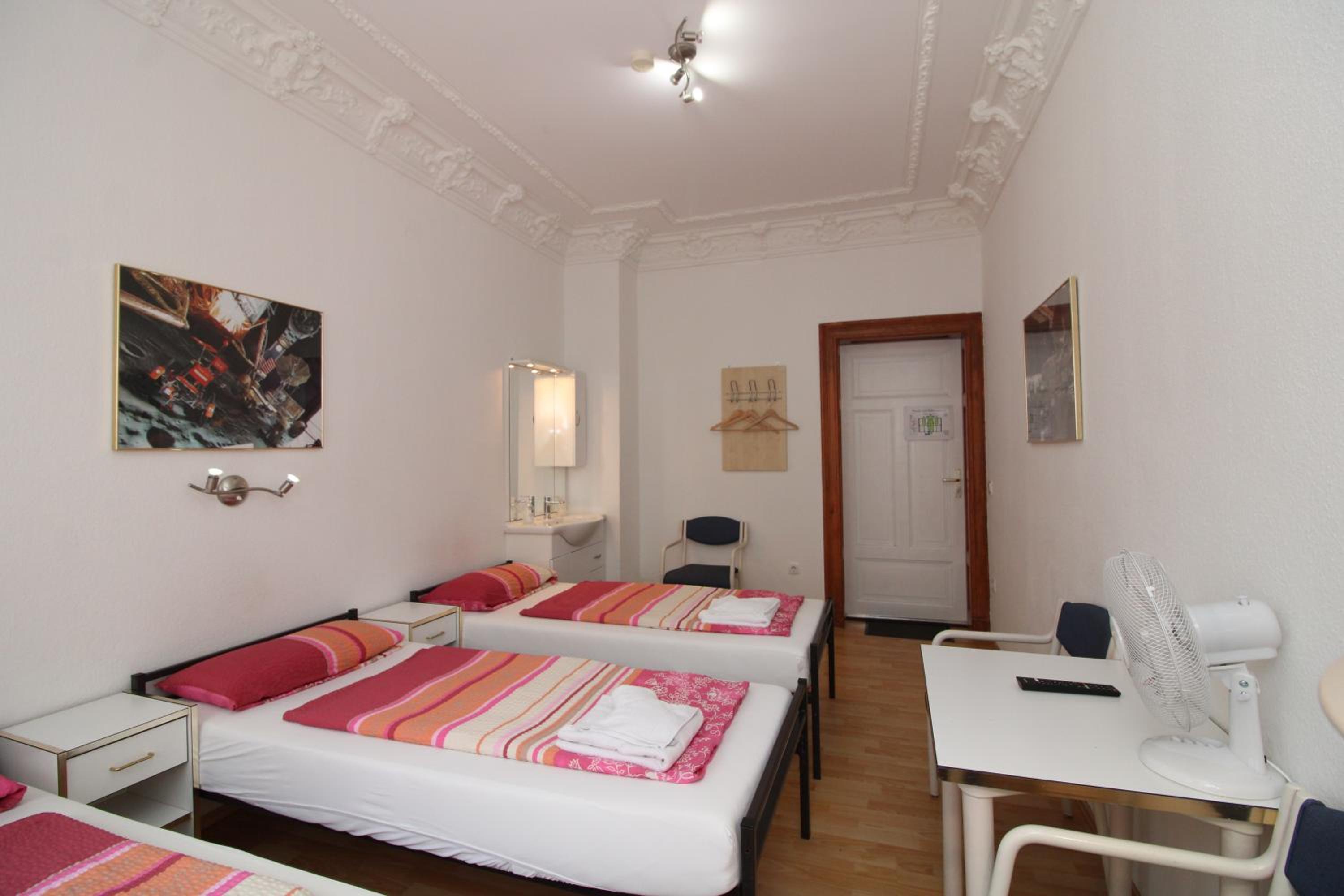 Economy Triple Room