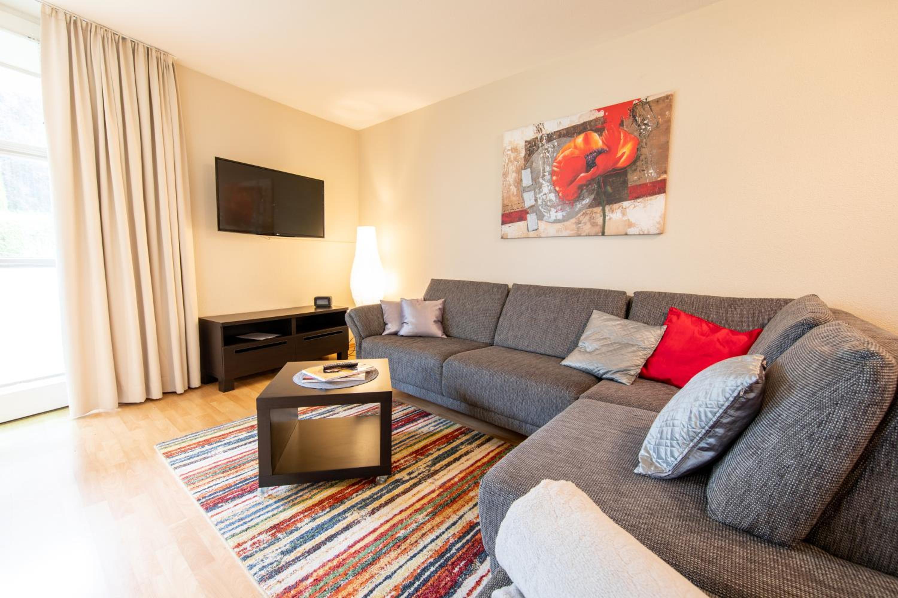 One-Bedroom Apartment photo 3