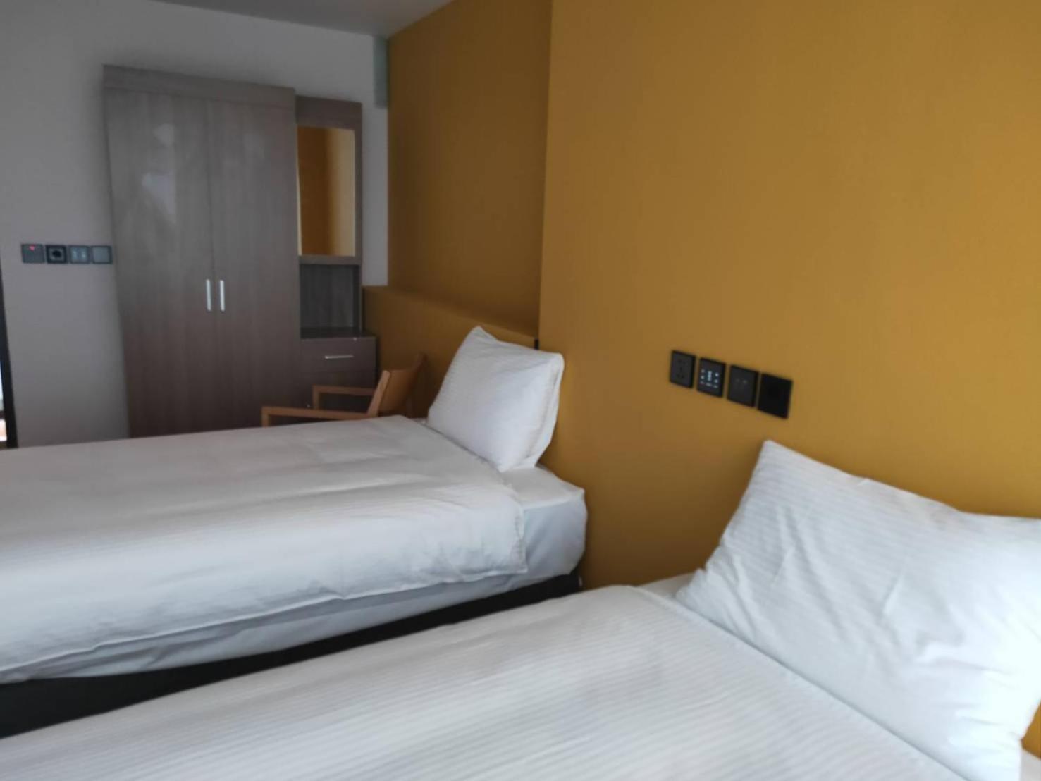 Standard Twin Room - Photo 1