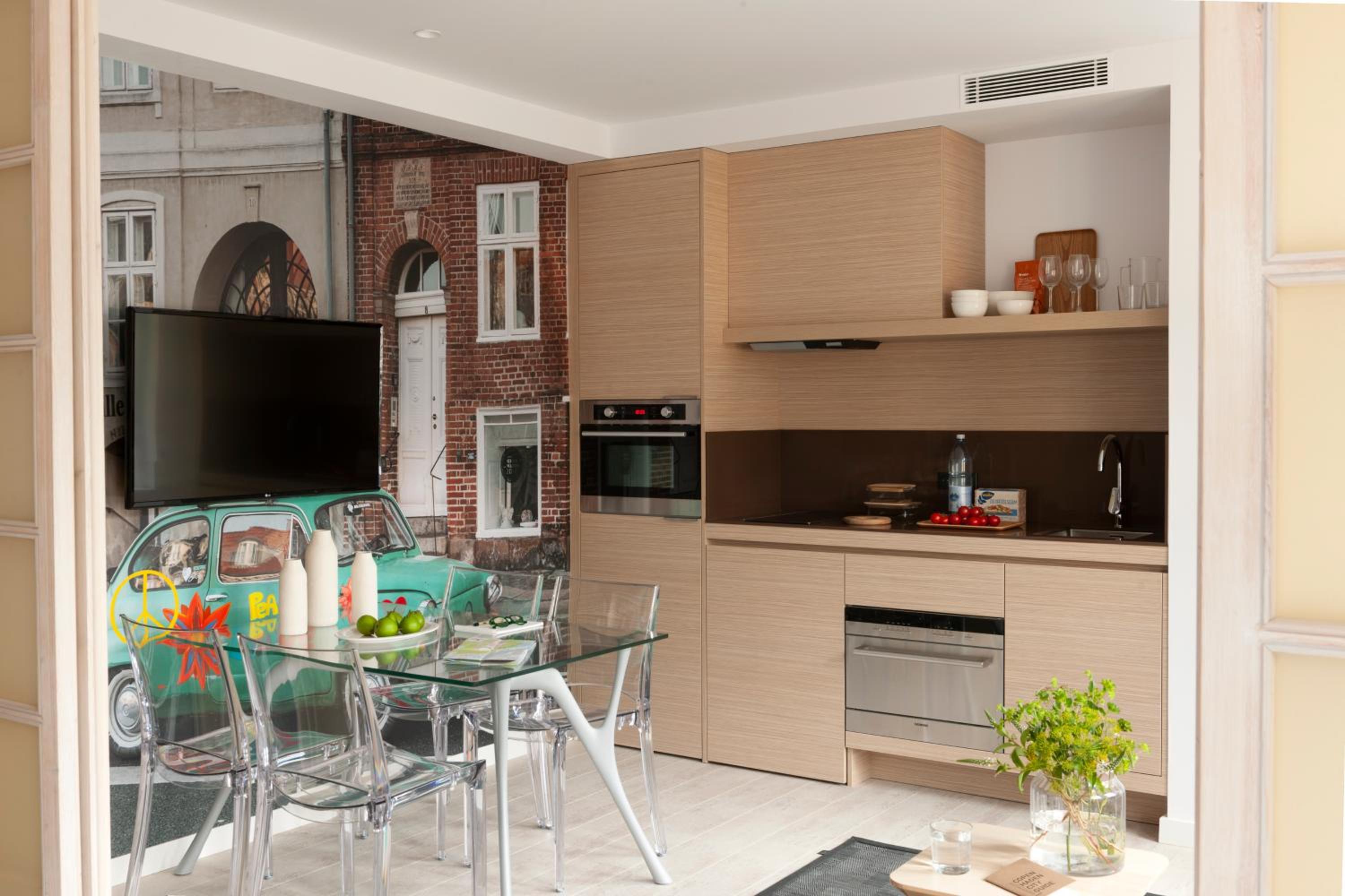 One-Bedroom Apartment (2-4 Adults)  photo 2