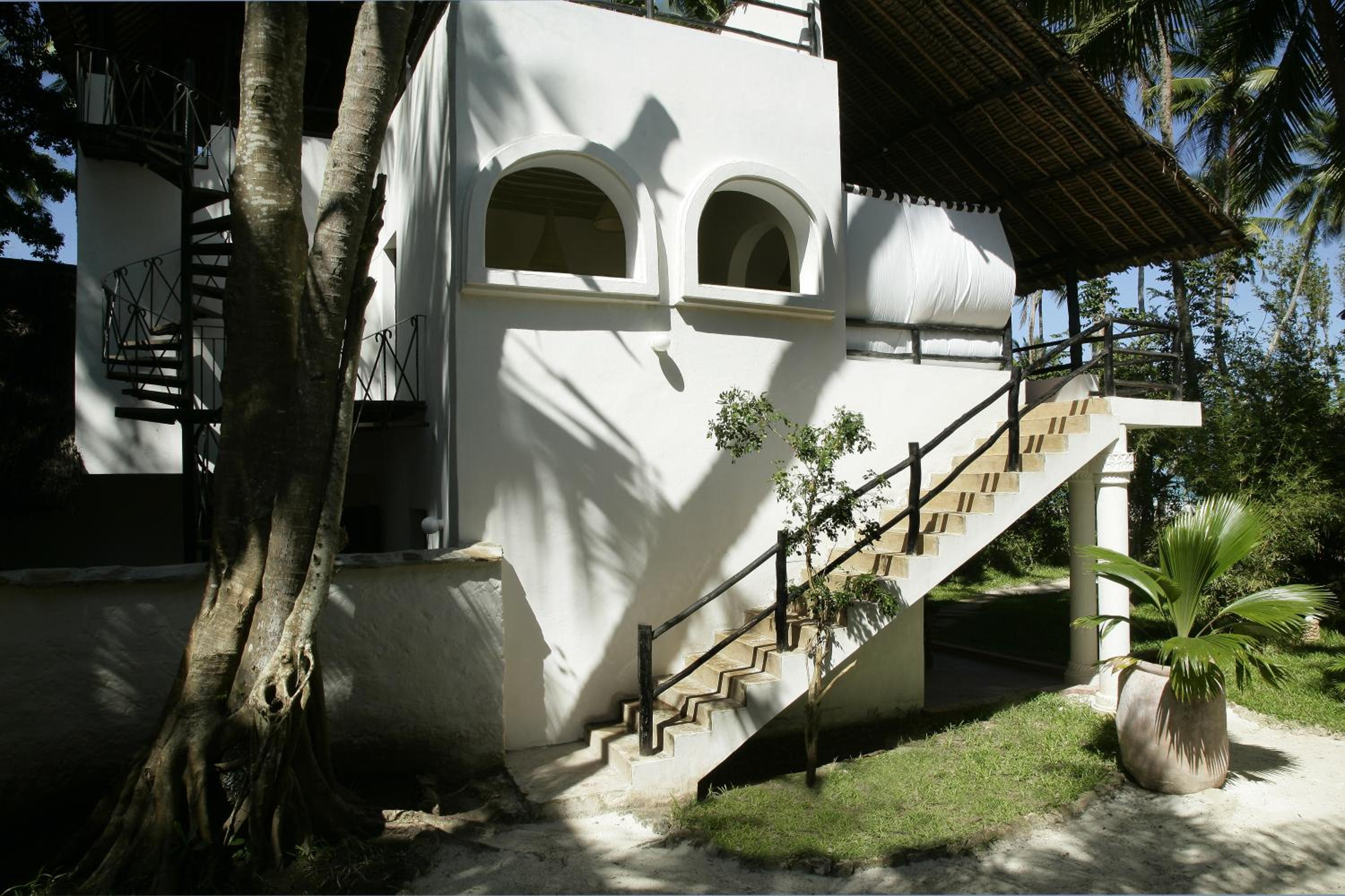 Three-Bedroom House photo 2
