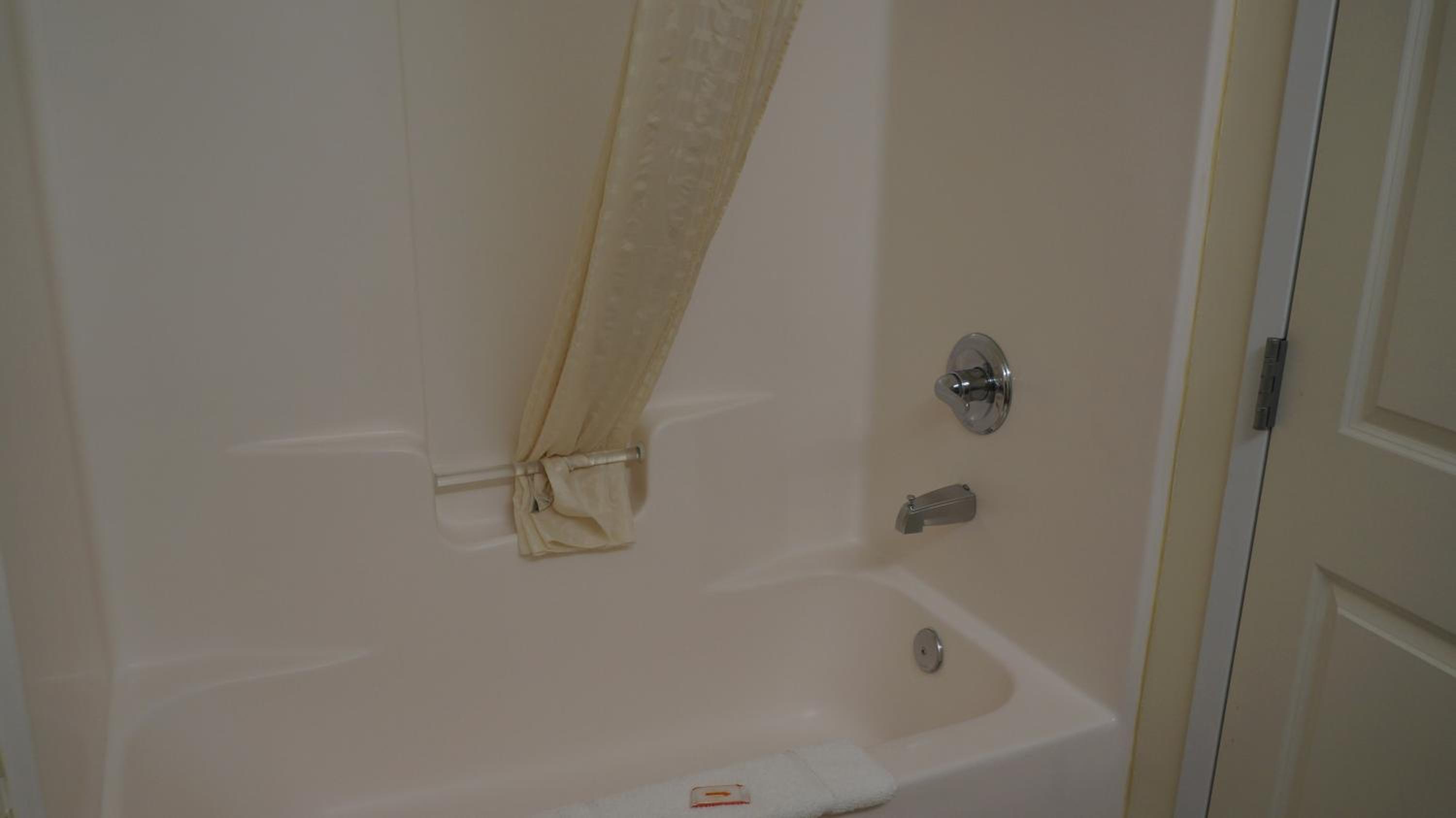 Deluxe Queen Room with Two Queen Beds - Photo 2