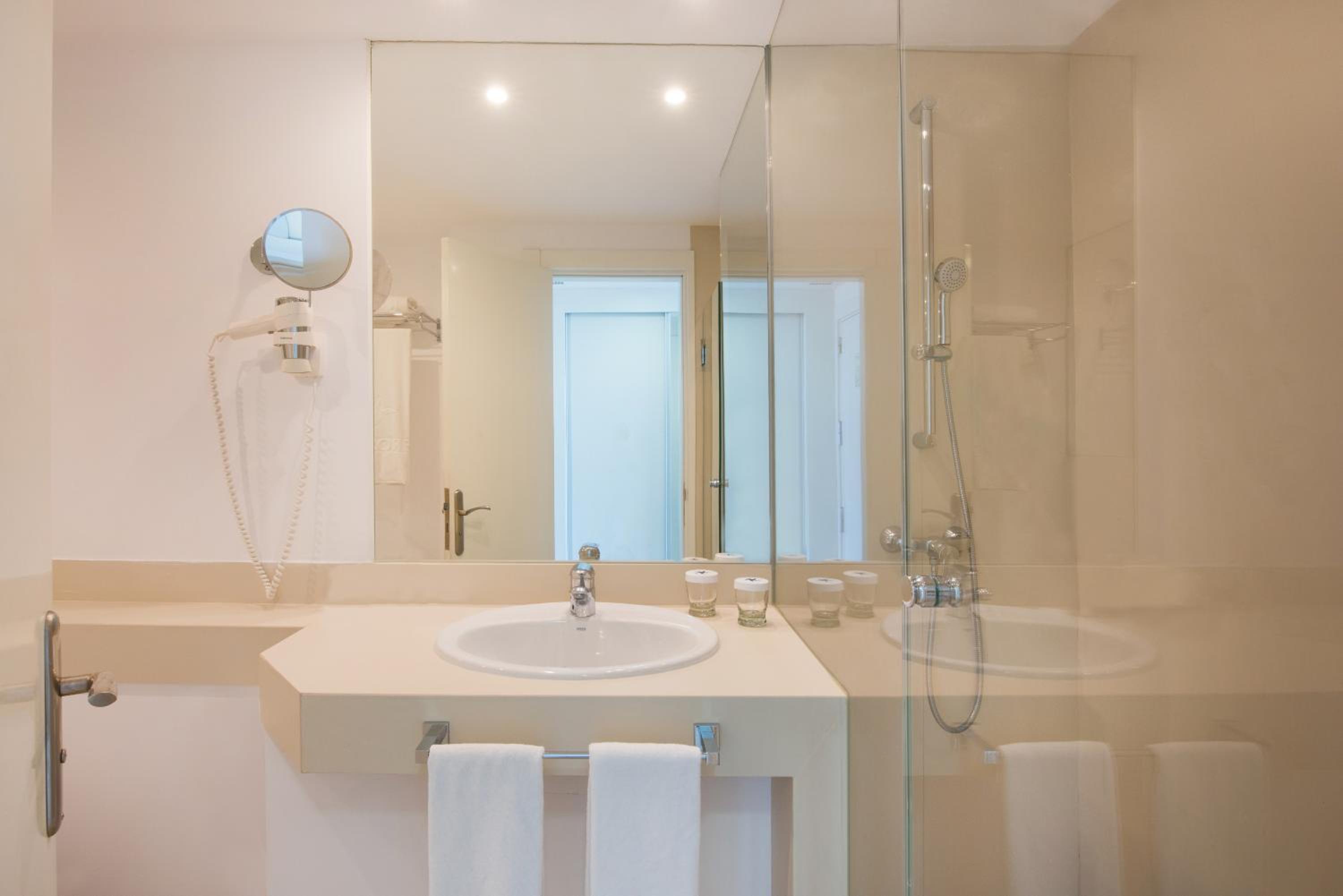 Double Room with Sea View - Photo 4
