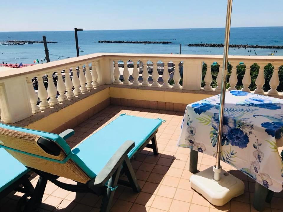 Double Room with Private Terrace and Sea View photo 3