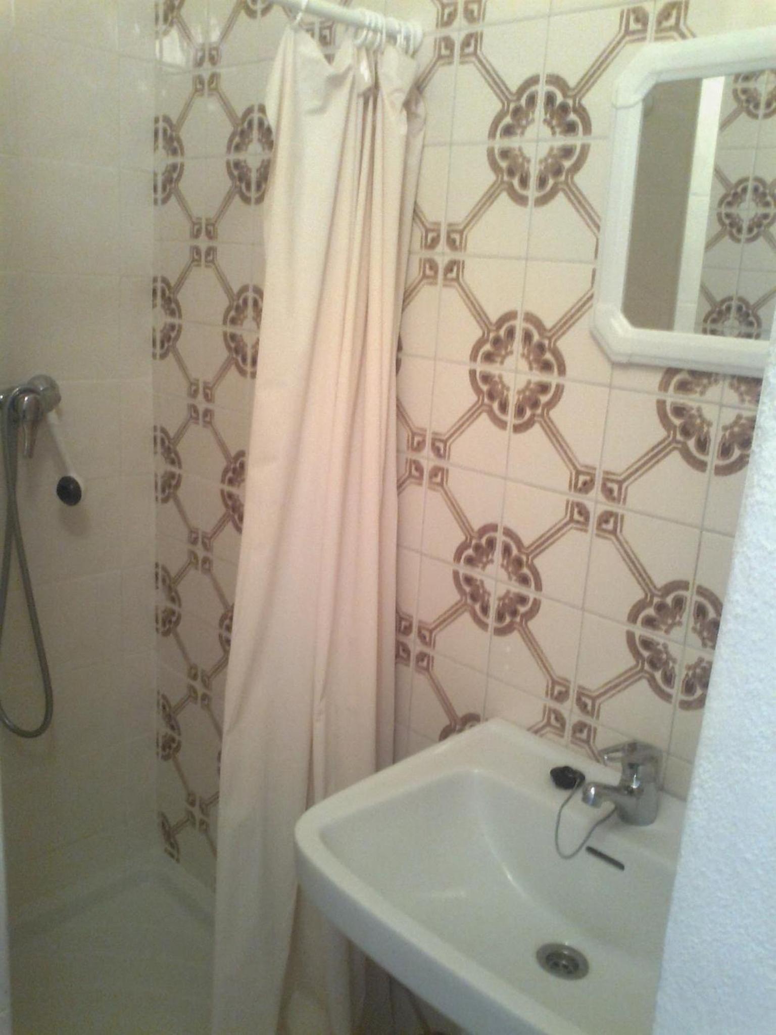 Double or Twin Room - Photo 3
